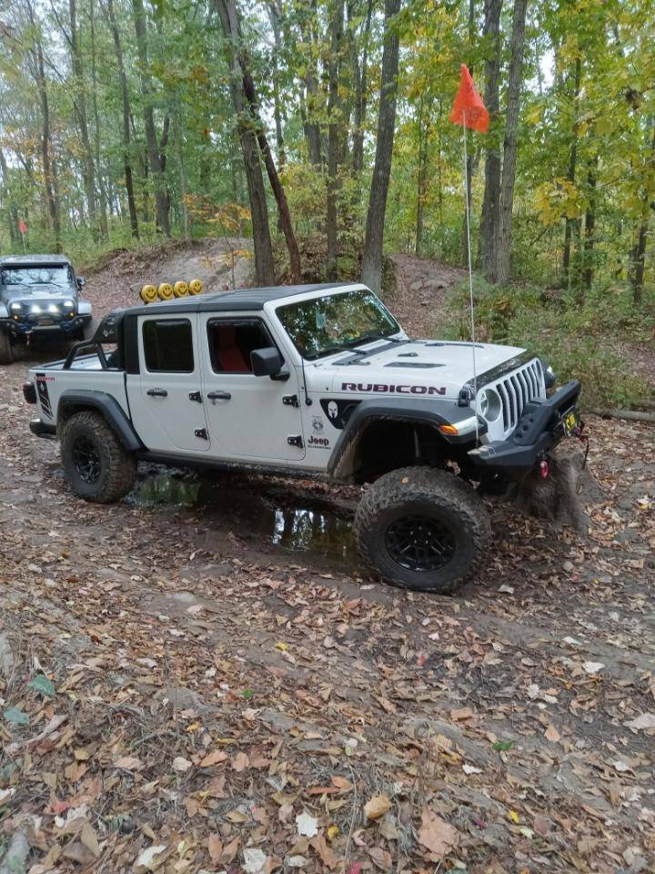 Jeep Gladiator BRIGHT WHITE Gladiator JT Club Resized_20231006_154536