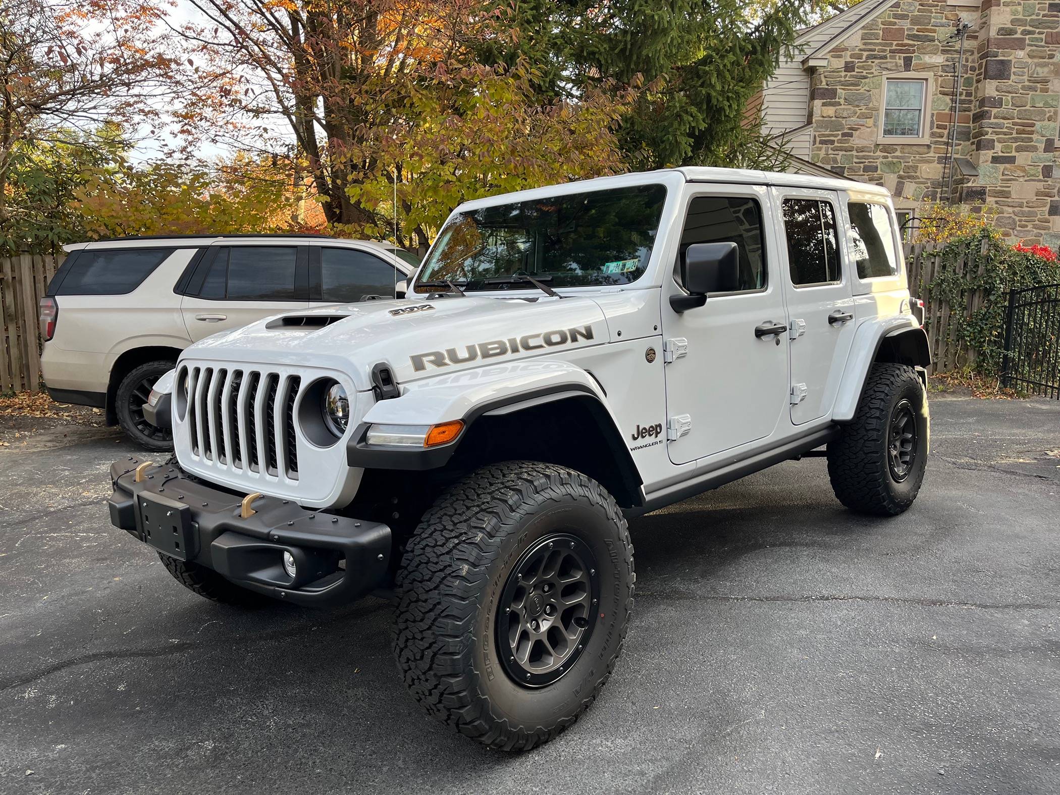 Jeep Gladiator White Half Doors with Premium uppers, proximity and blind spot.  New in box IMG_0252