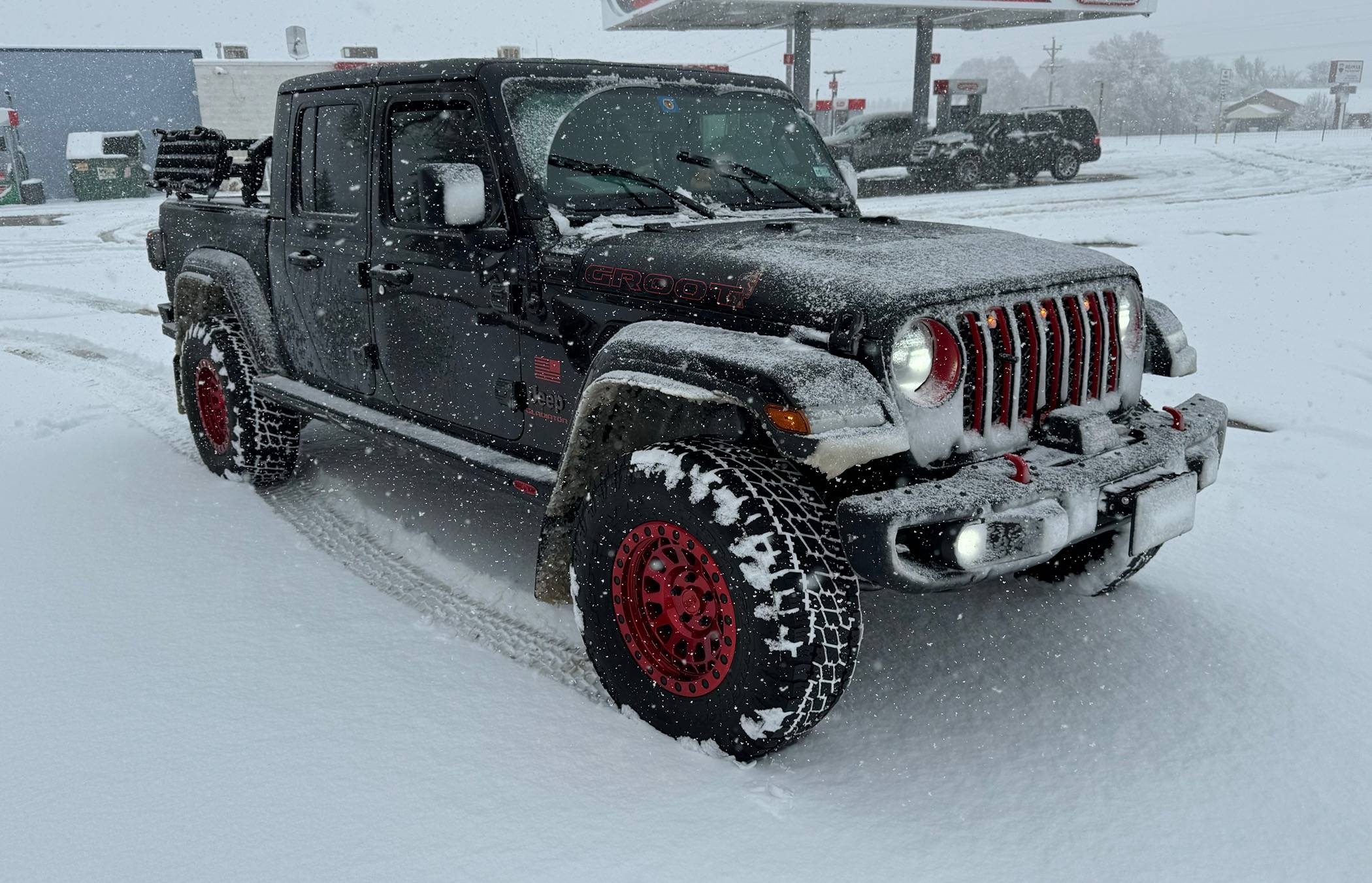 Jeep Gladiator The pilot test for our T-slot bases was a success! Install your bed rack on the T-slot channel of your cover. IMG_0192