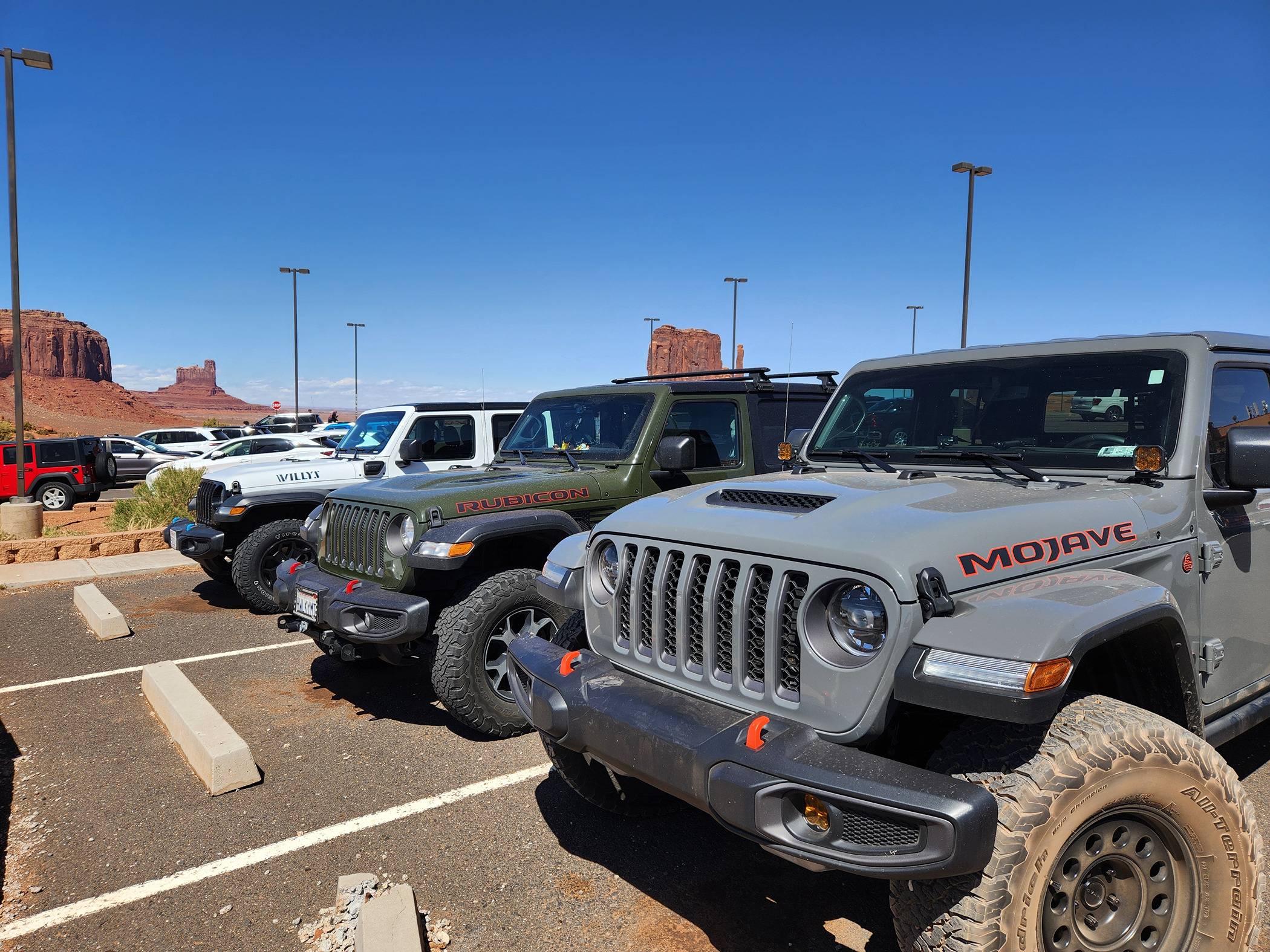 Jeep Gladiator Jeeps Parking Next To Jeeps 20240506_153231