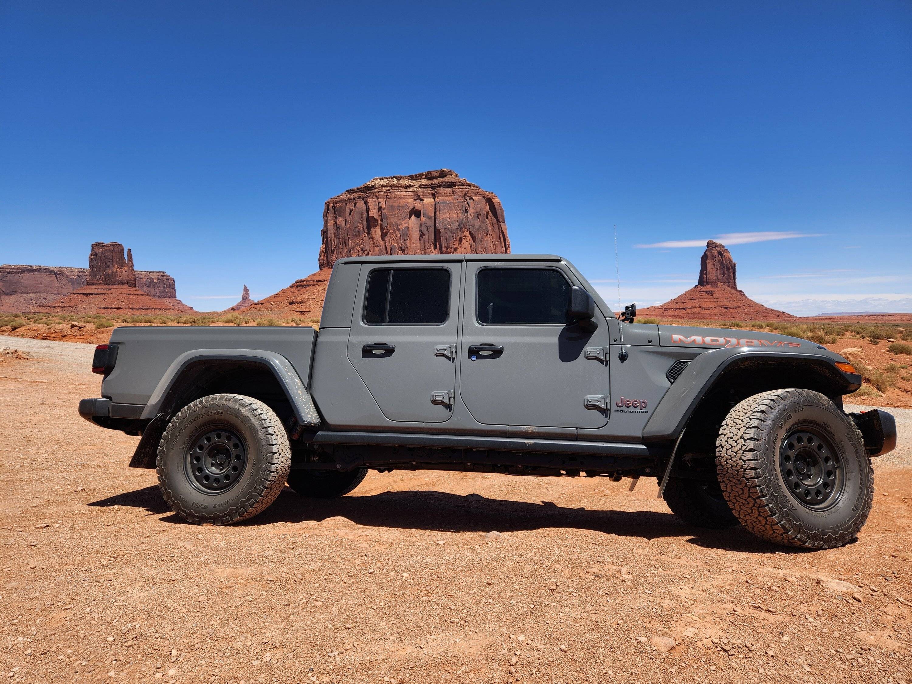 Jeep Gladiator Monument Valley - Tse’Bii’Ndzisgaii 20240506_130528