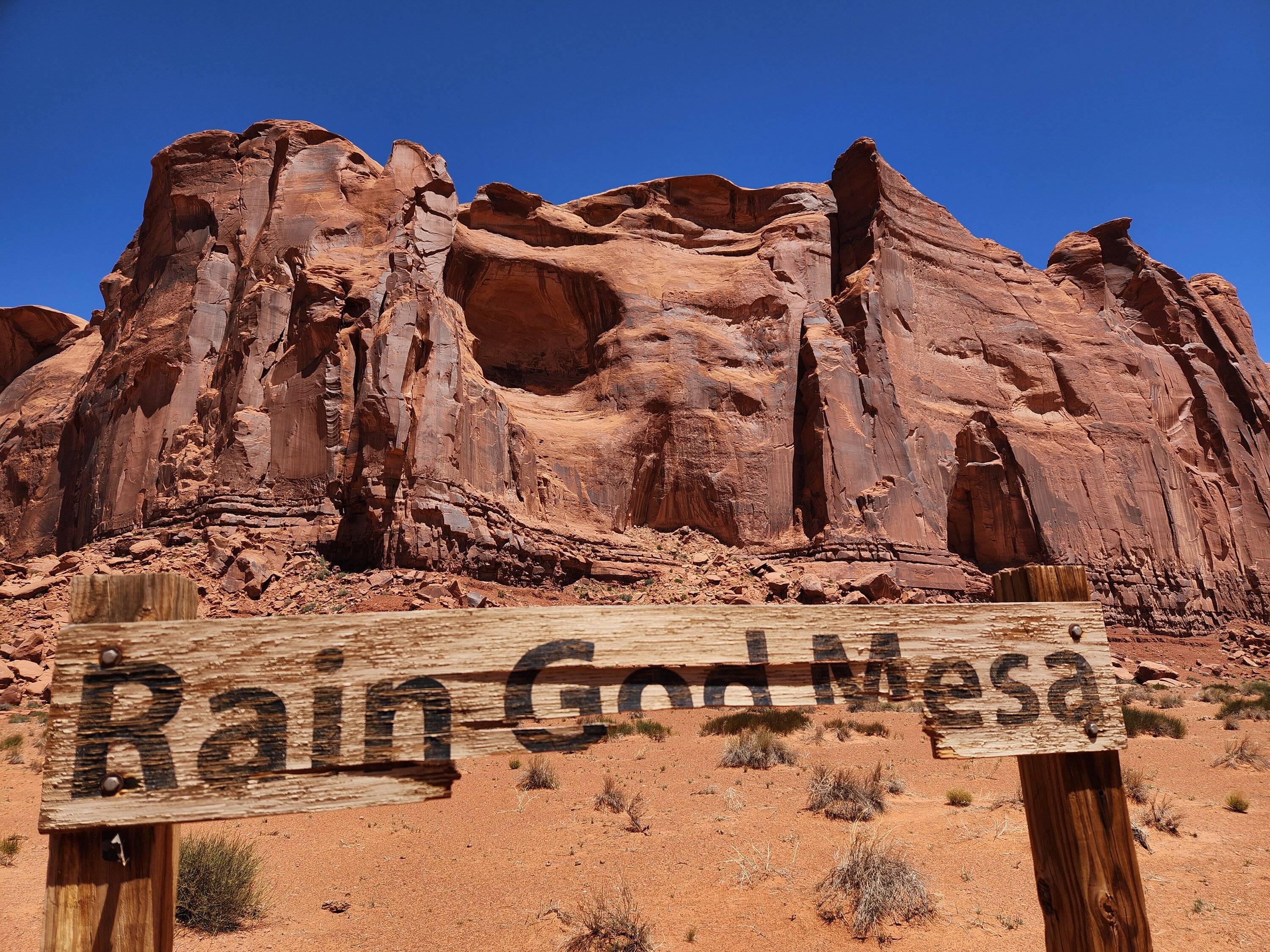 Jeep Gladiator Monument Valley - Tse’Bii’Ndzisgaii 20240506_133150