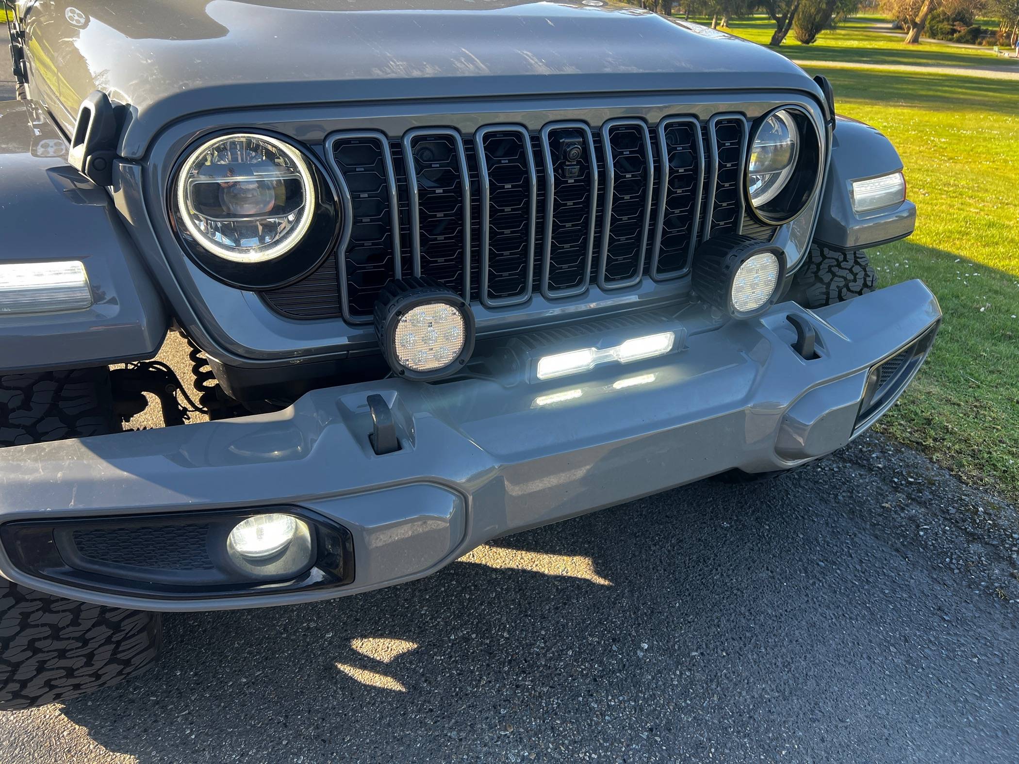 Jeep Gladiator 2024 Grille on my Firecracker Red 2020 JTR 1715700435930-qc
