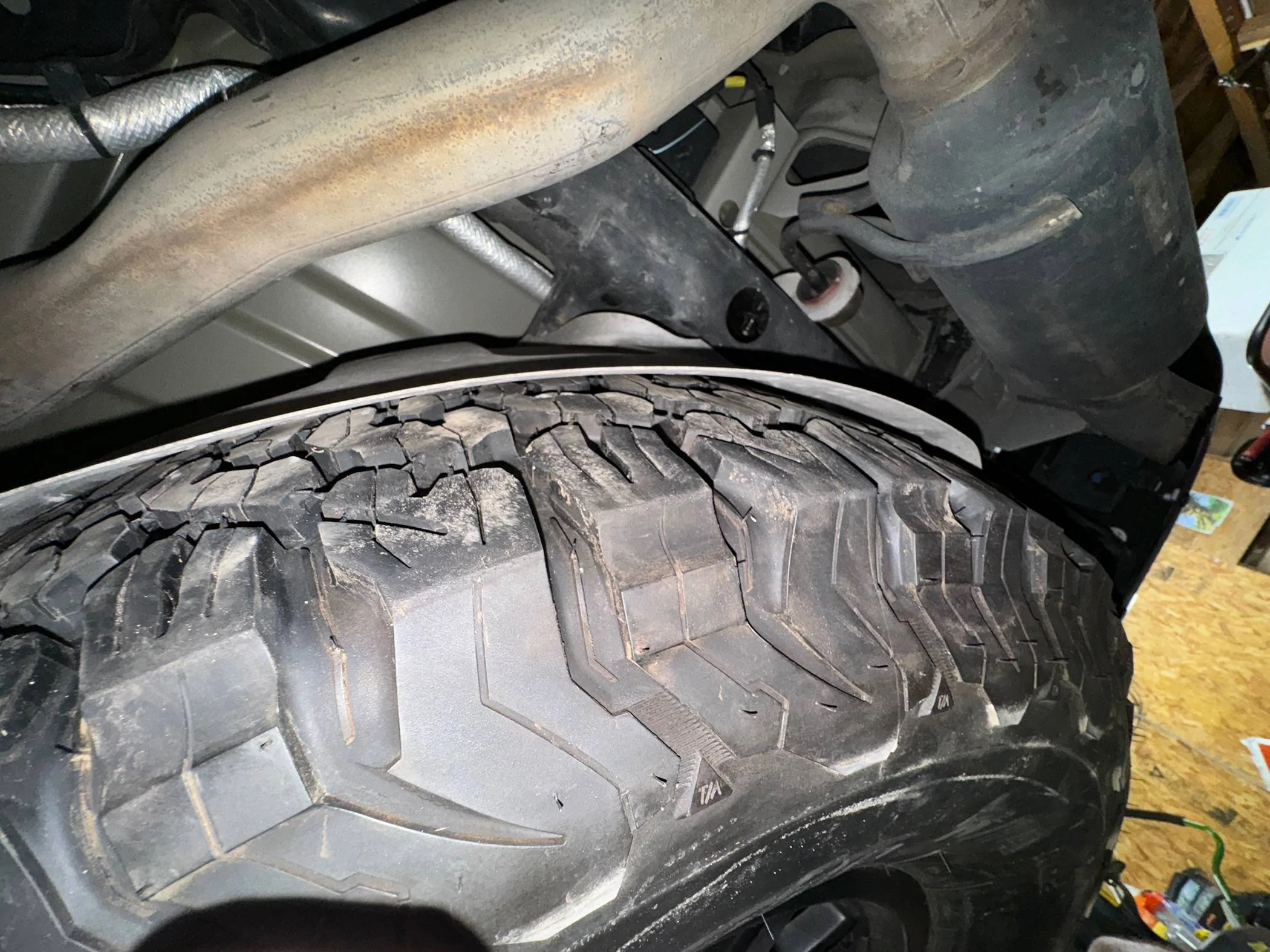 Jeep Gladiator 37” spare tire - list of tires that fit under the bed IMG_3675