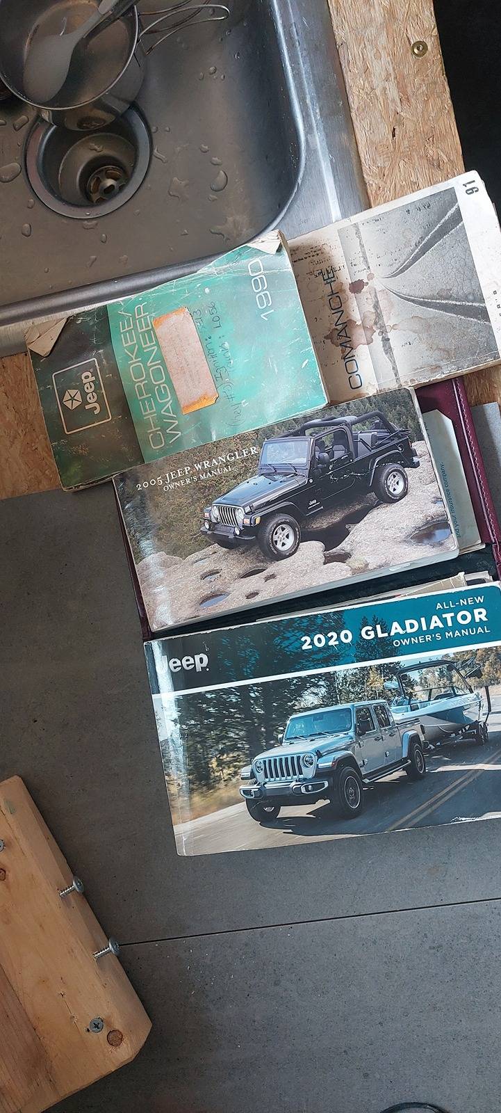 Jeep Gladiator I can’t be the only one who didn’t know this - Center Console Lock! 17157191798175478428425936427077