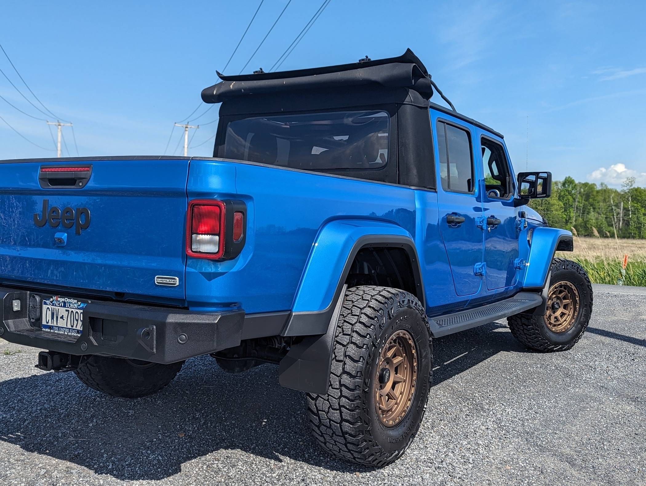 Jeep Gladiator HYDRO BLUE PEARL Gladiator JT Club PXL_20240514_194647126.PORTRAIT