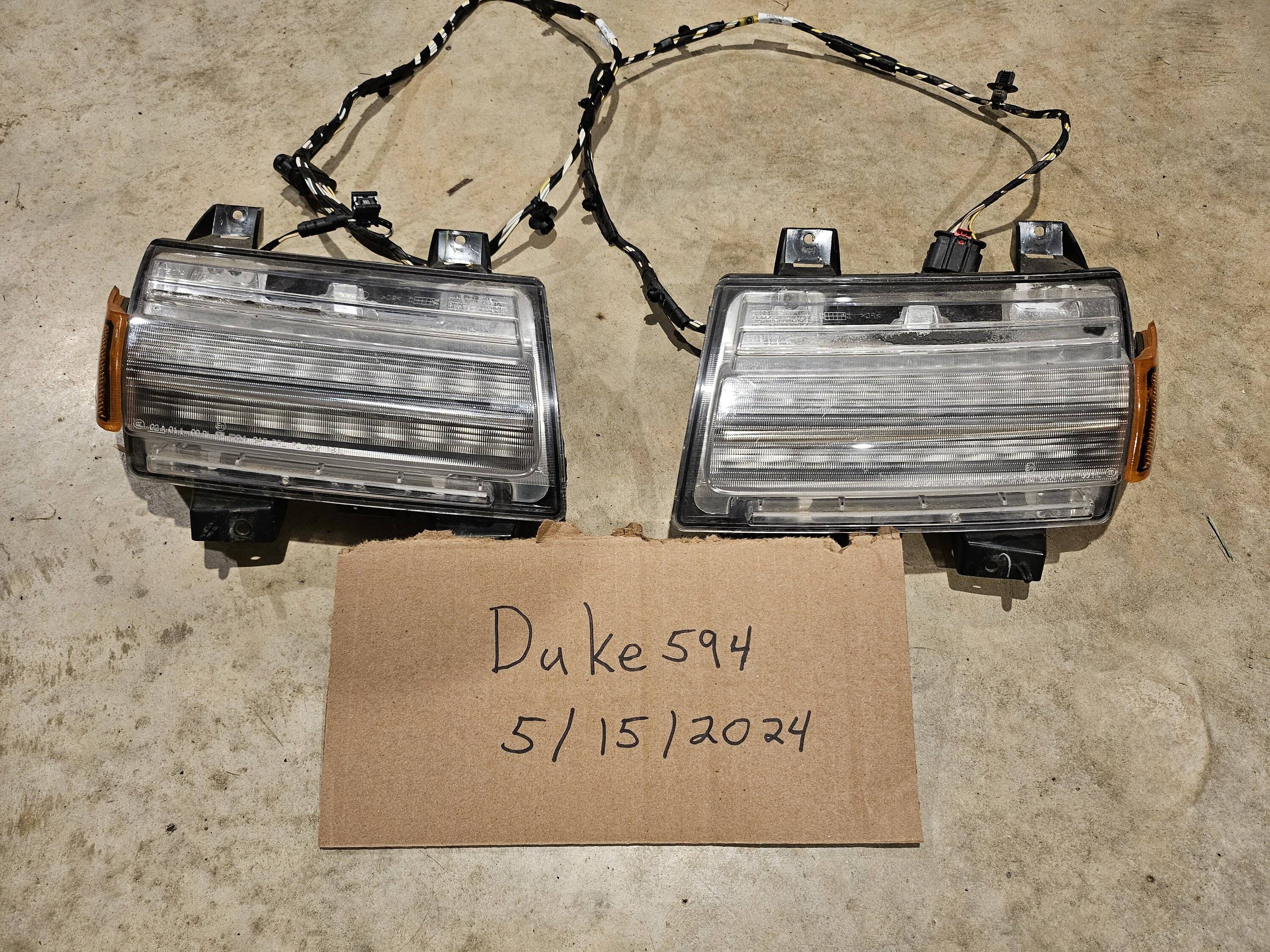 Jeep Gladiator OEM LED front fender turn signal Right And Left Side 20240515_095113