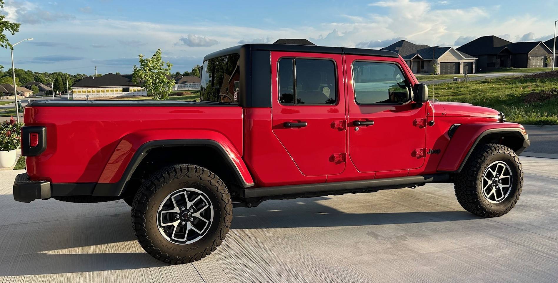 Jeep Gladiator SOLD! 2022 Jeep JT - ONLY 14k miles! Red w mods (ARB, BFG) - Springfield MO - $36000 2022 Jeep Gladiator Pic 29