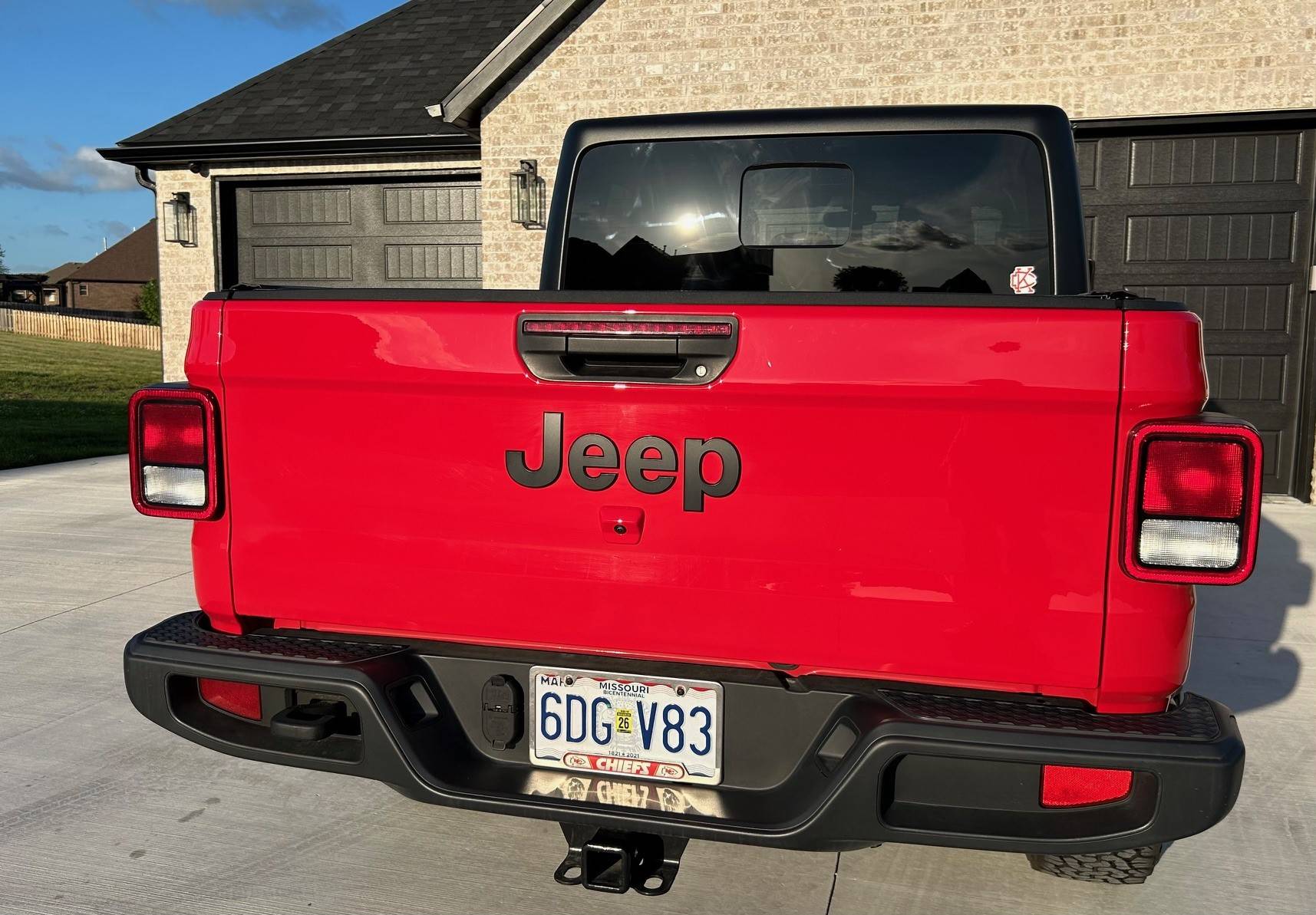 Jeep Gladiator SOLD! 2022 Jeep JT - ONLY 14k miles! Red w mods (ARB, BFG) - Springfield MO - $36000 2022 Jeep Gladiator Pic 1