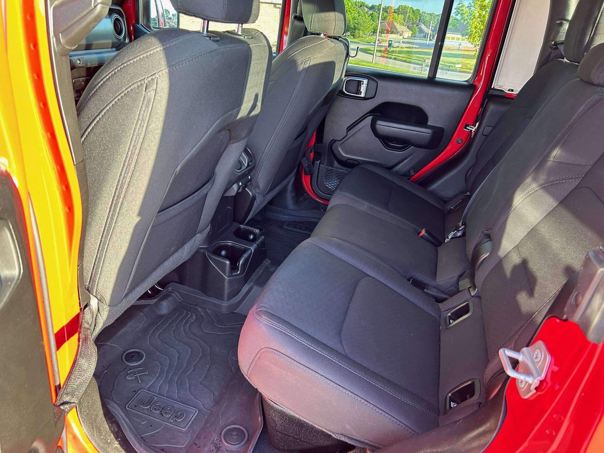 Jeep Gladiator SOLD! 2022 Jeep JT - ONLY 14k miles! Red w mods (ARB, BFG) - Springfield MO - $36000 2022 Jeep Gladiator Pic 17