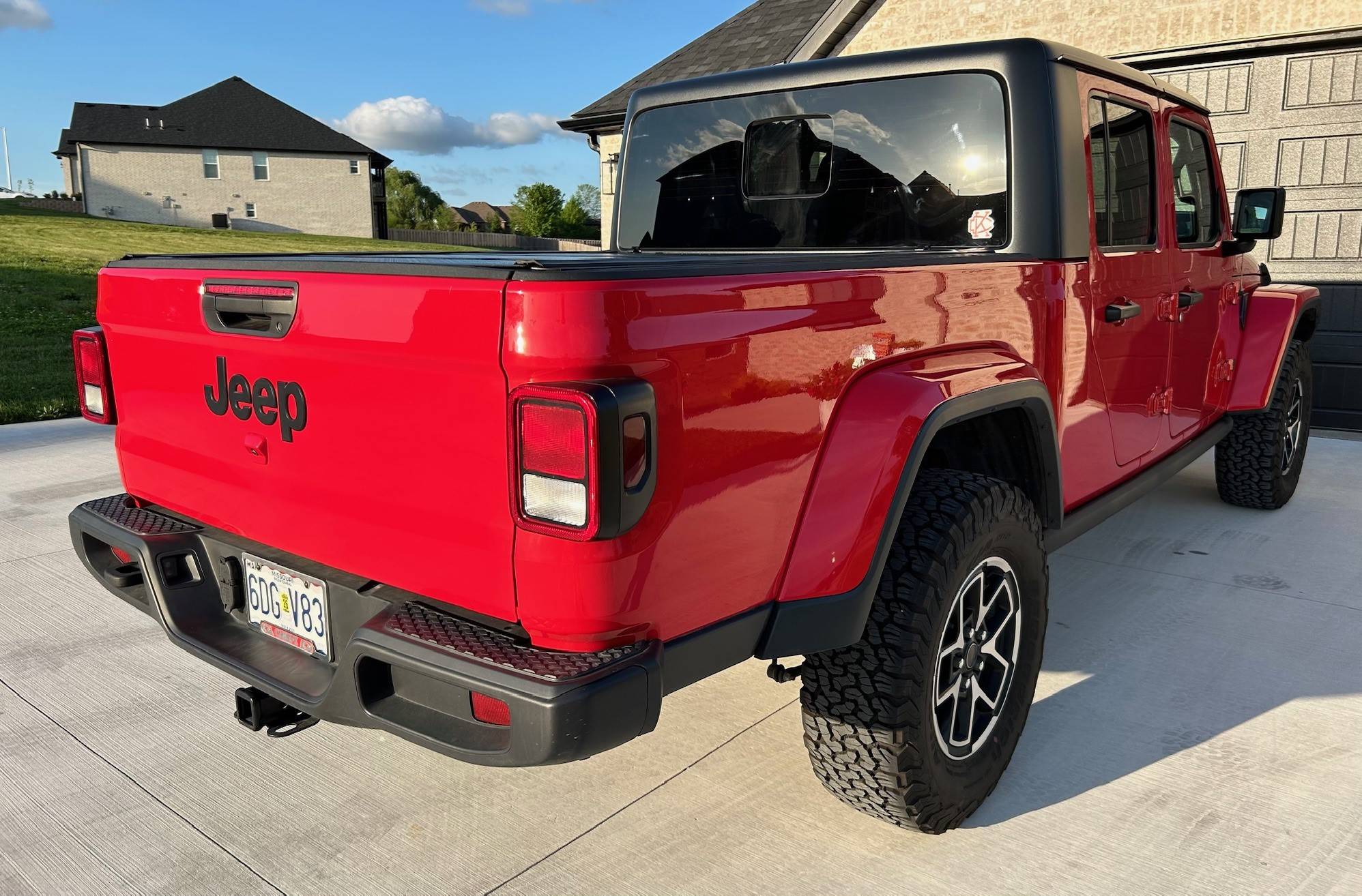 Jeep Gladiator SOLD! 2022 Jeep JT - ONLY 14k miles! Red w mods (ARB, BFG) - Springfield MO - $36000 2022 Jeep Gladiator Pic 2