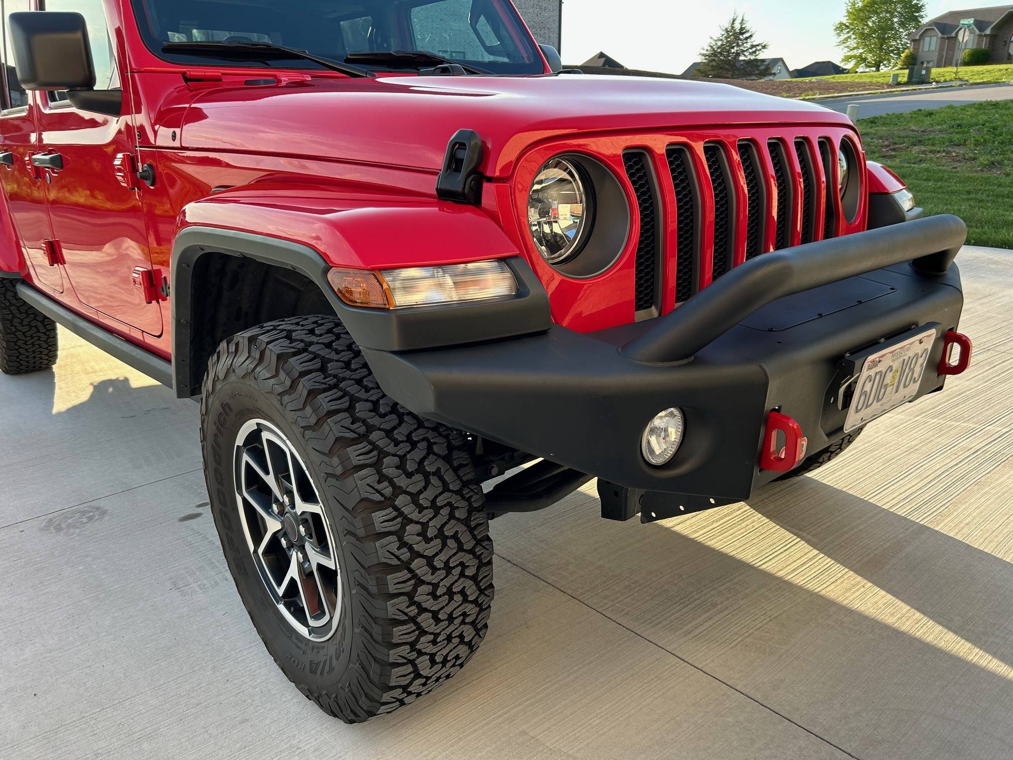 Jeep Gladiator SOLD! 2022 Jeep JT - ONLY 14k miles! Red w mods (ARB, BFG) - Springfield MO - $36000 2022 Jeep Gladiator Pic 4