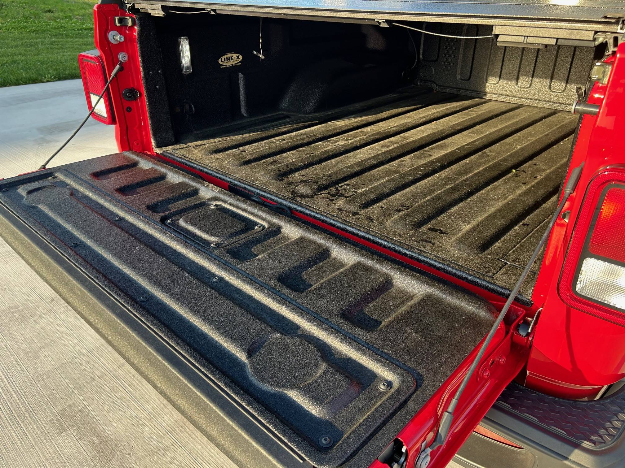 Jeep Gladiator SOLD! 2022 Jeep JT - ONLY 14k miles! Red w mods (ARB, BFG) - Springfield MO - $36000 2022 Jeep Gladiator Pic 20