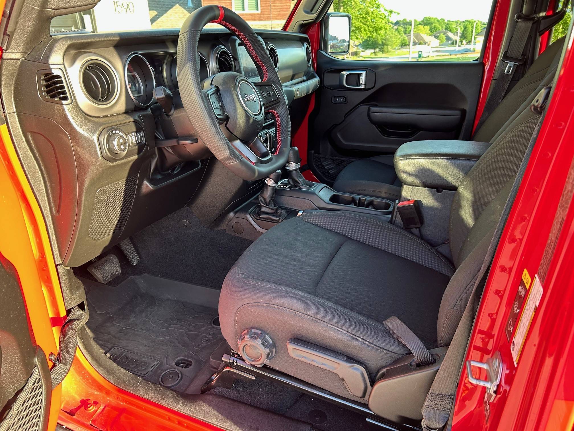 Jeep Gladiator SOLD! 2022 Jeep JT - ONLY 14k miles! Red w mods (ARB, BFG) - Springfield MO - $36000 2022 Jeep Gladiator Pic 12