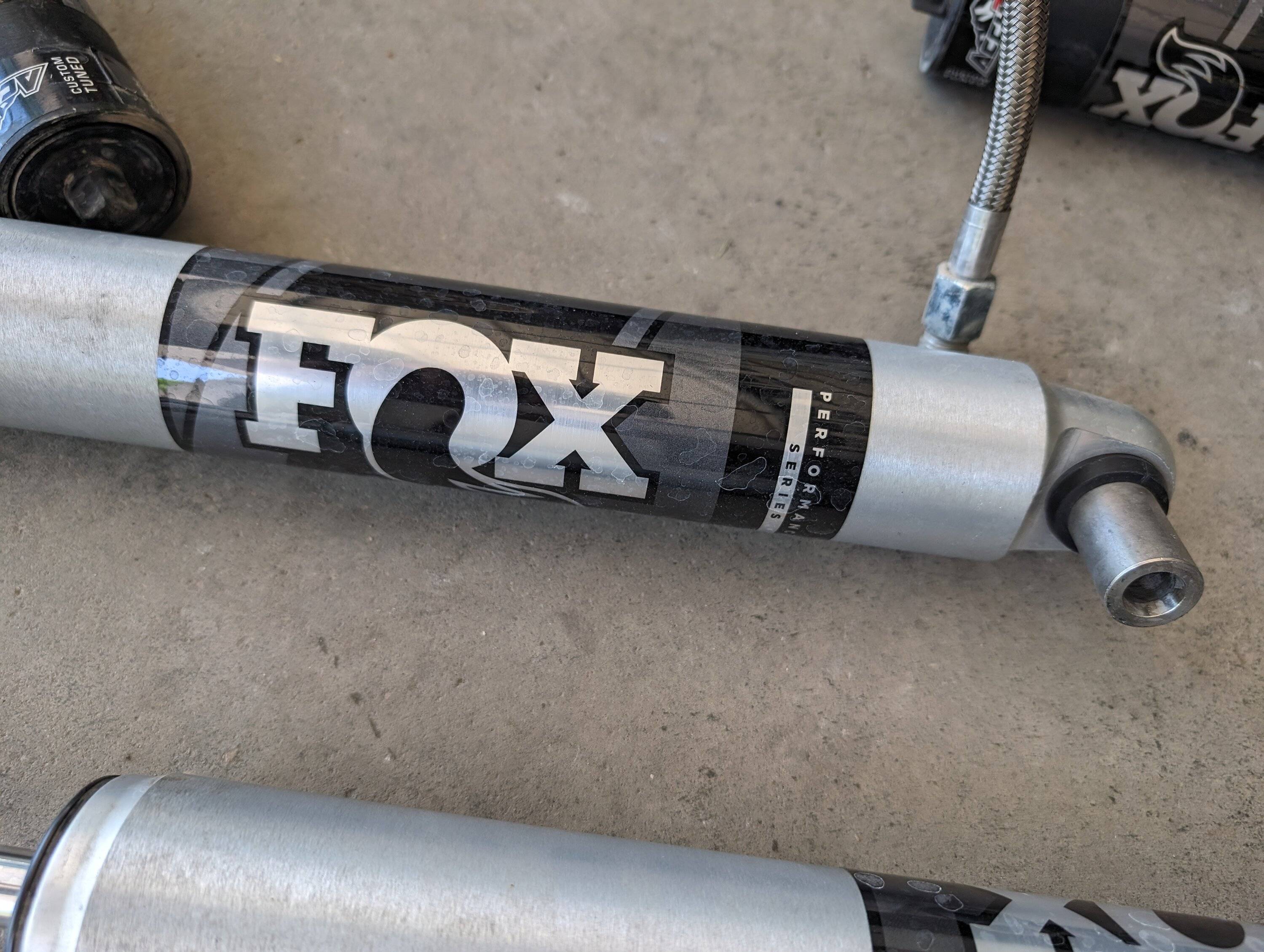 Jeep Gladiator Fox 2.0 Remote reservoir front and rear shocks 3.5" - 4" Lift Accutune 2024-05-18 14.11.14