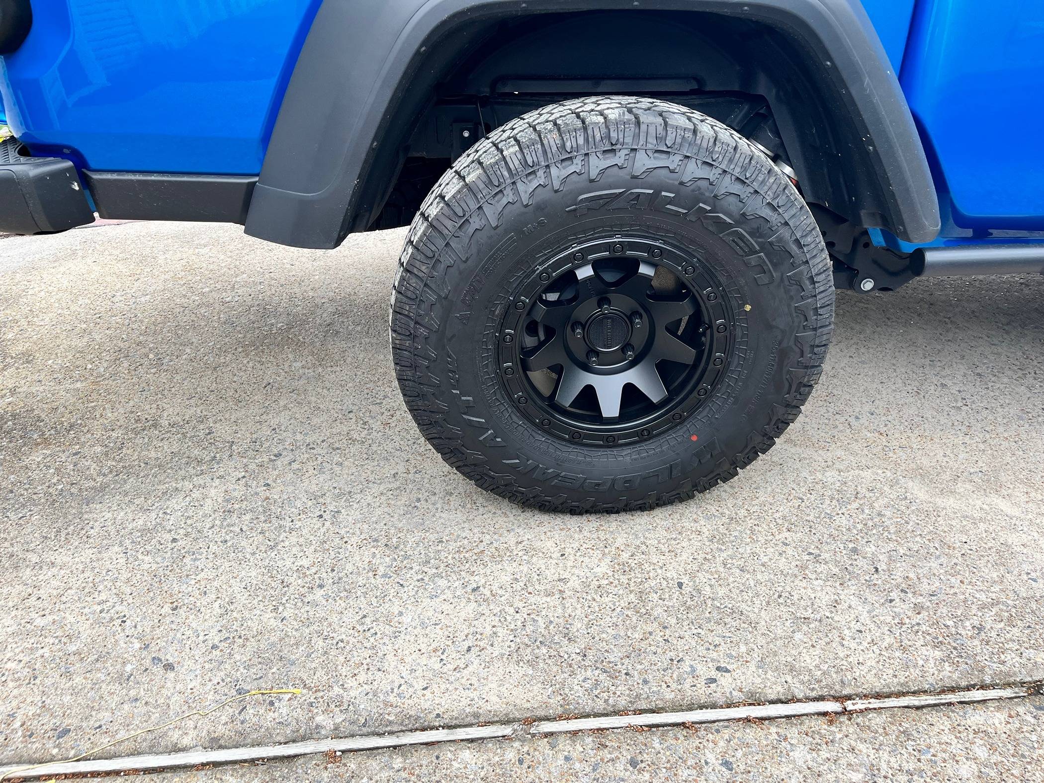 Jeep Gladiator Method Racing 317 and Wildpeak AT4W OM_1716155747498