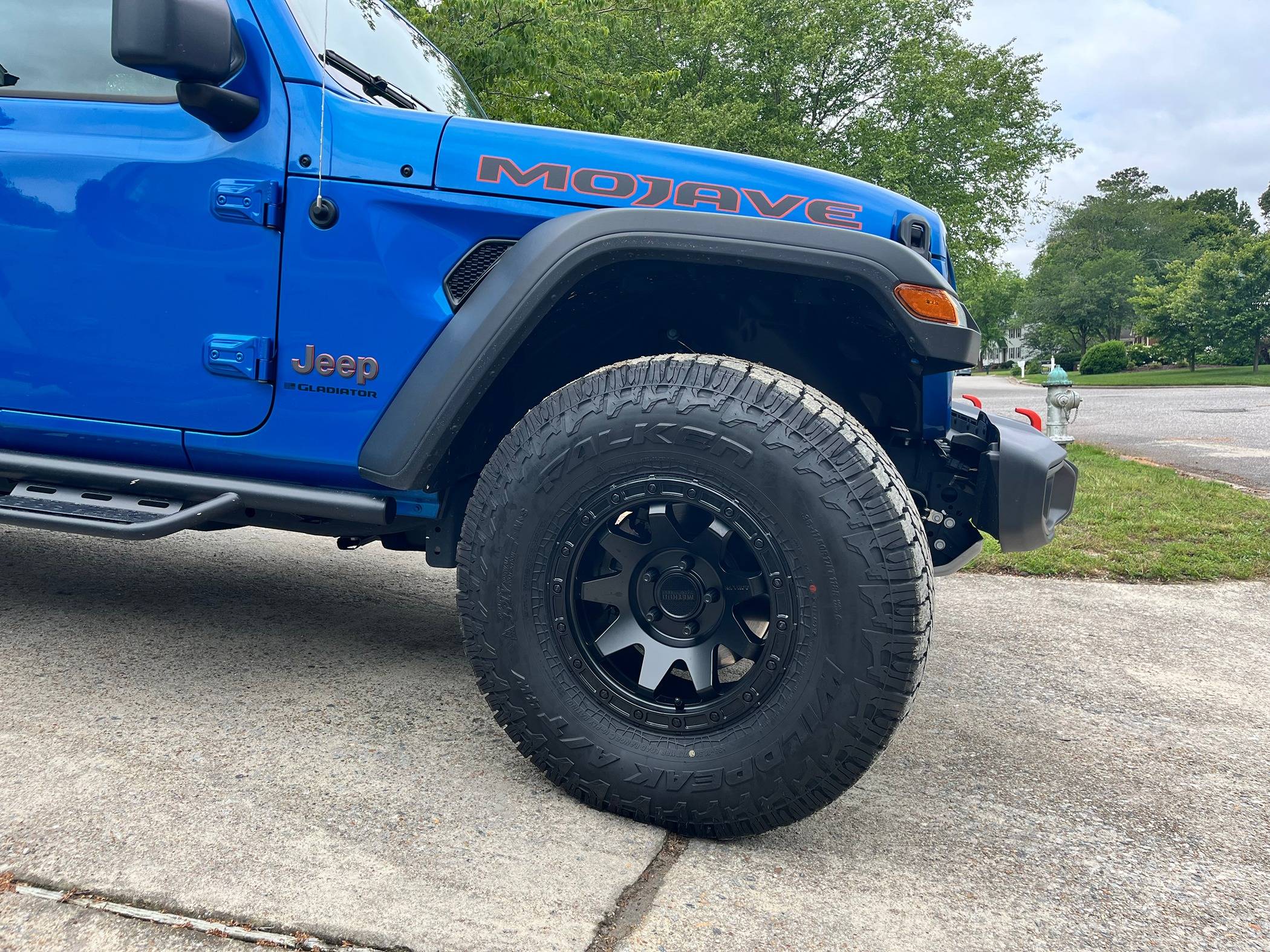 Jeep Gladiator Method Racing 317 and Wildpeak AT4W OM_1716155747500