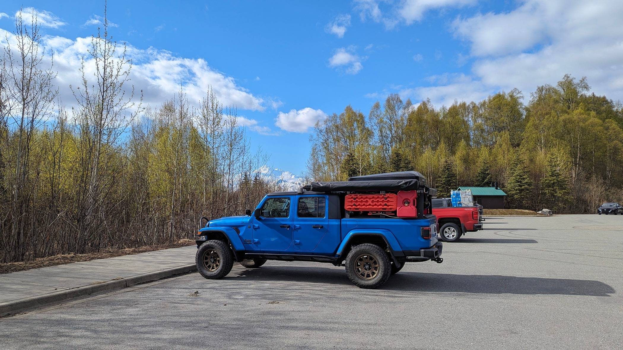 Jeep Gladiator Alaska Daily Drivers: Hydro Blue 80A and Bright White JTR PXL_20240518_014752355.MP