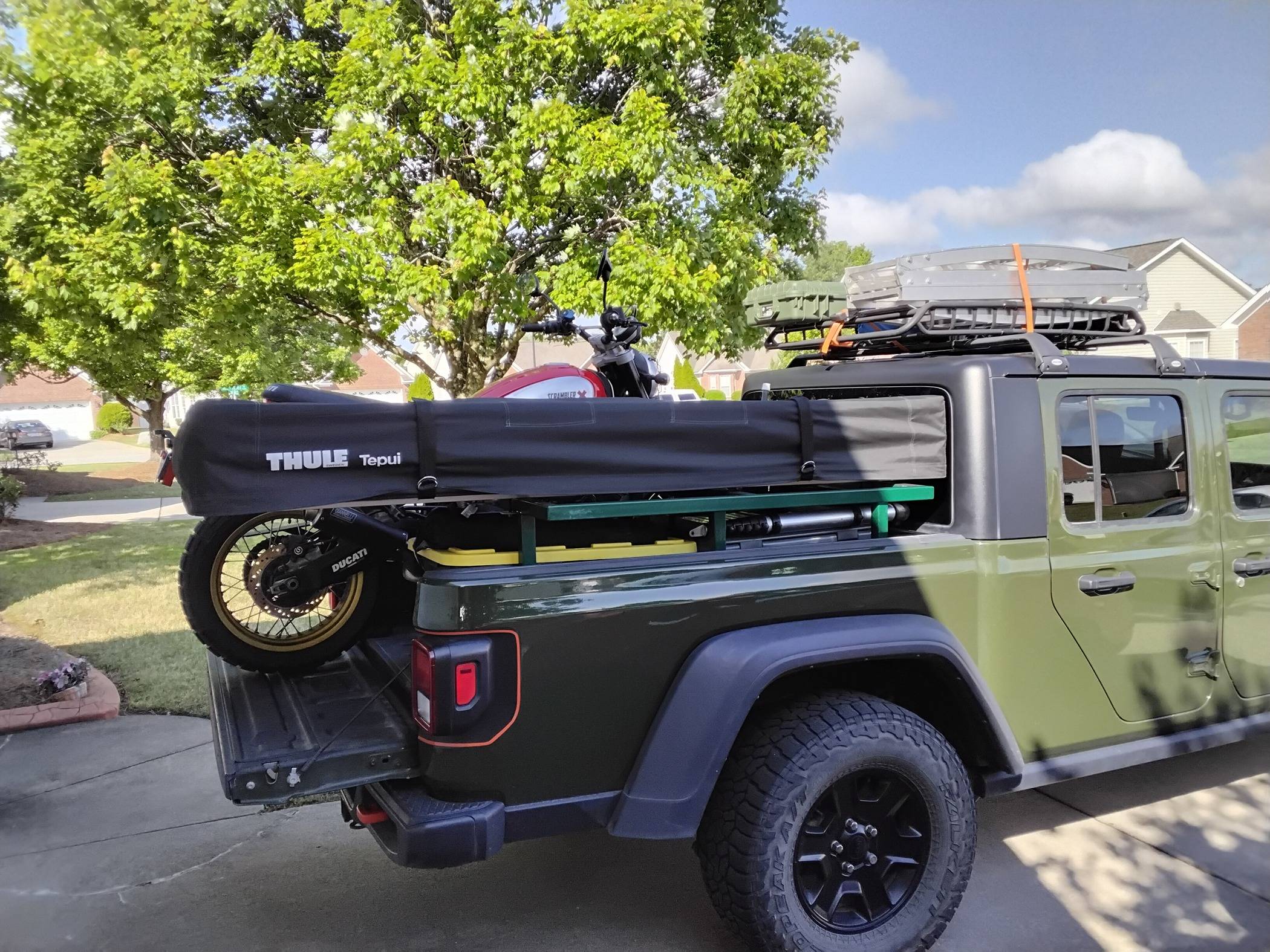 Jeep Gladiator 22 Mojave overlanding build with RTT and Motorcycle 20240520_090849