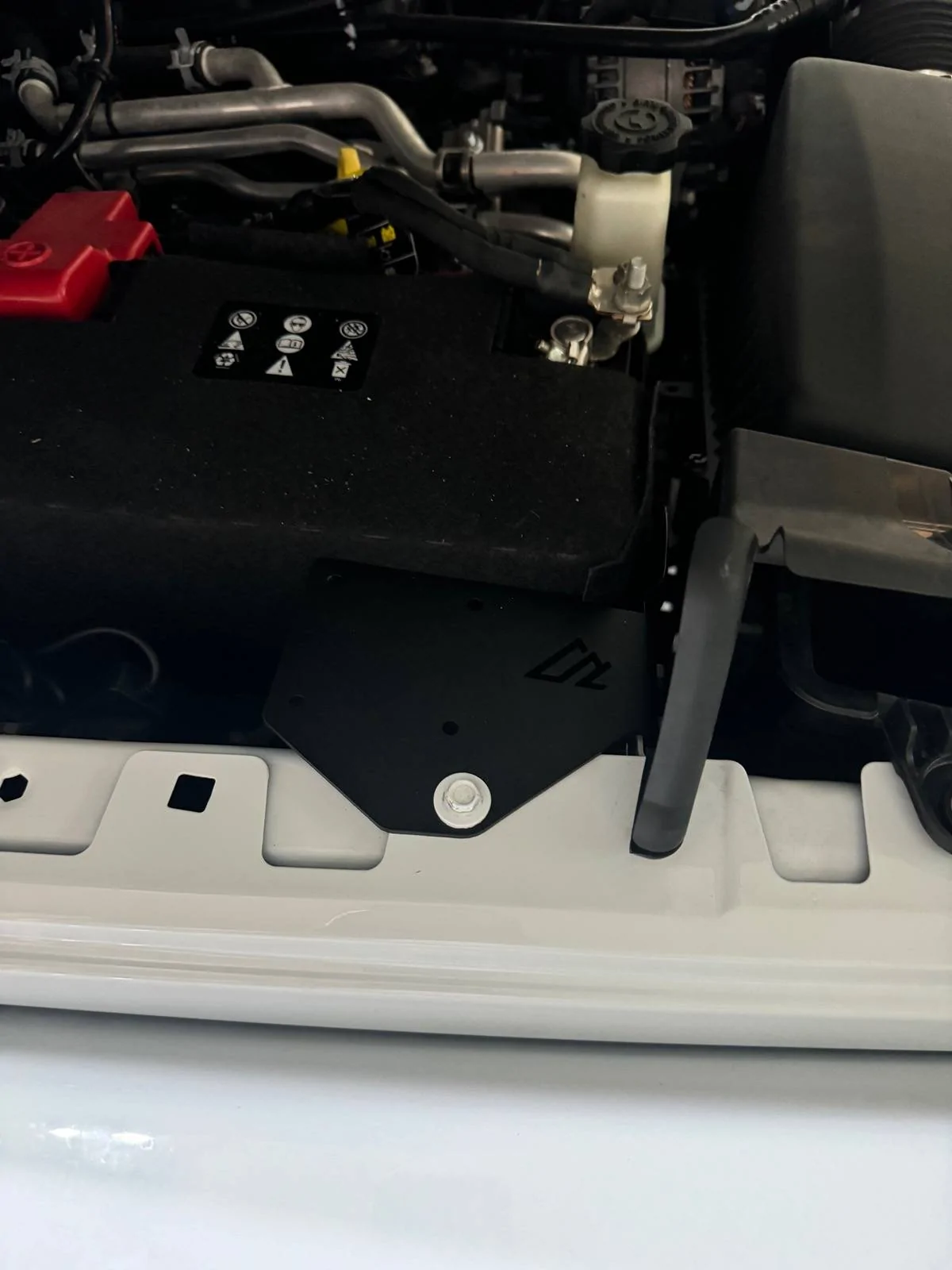 Jeep Gladiator Winch power disconnect switch mounting plate IMG_1773