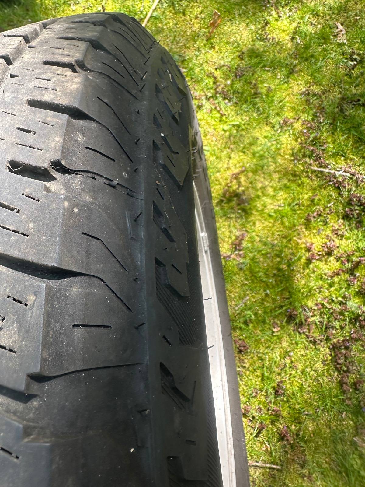 Jeep Gladiator Sport S Wheels stock A/T IMG_5021