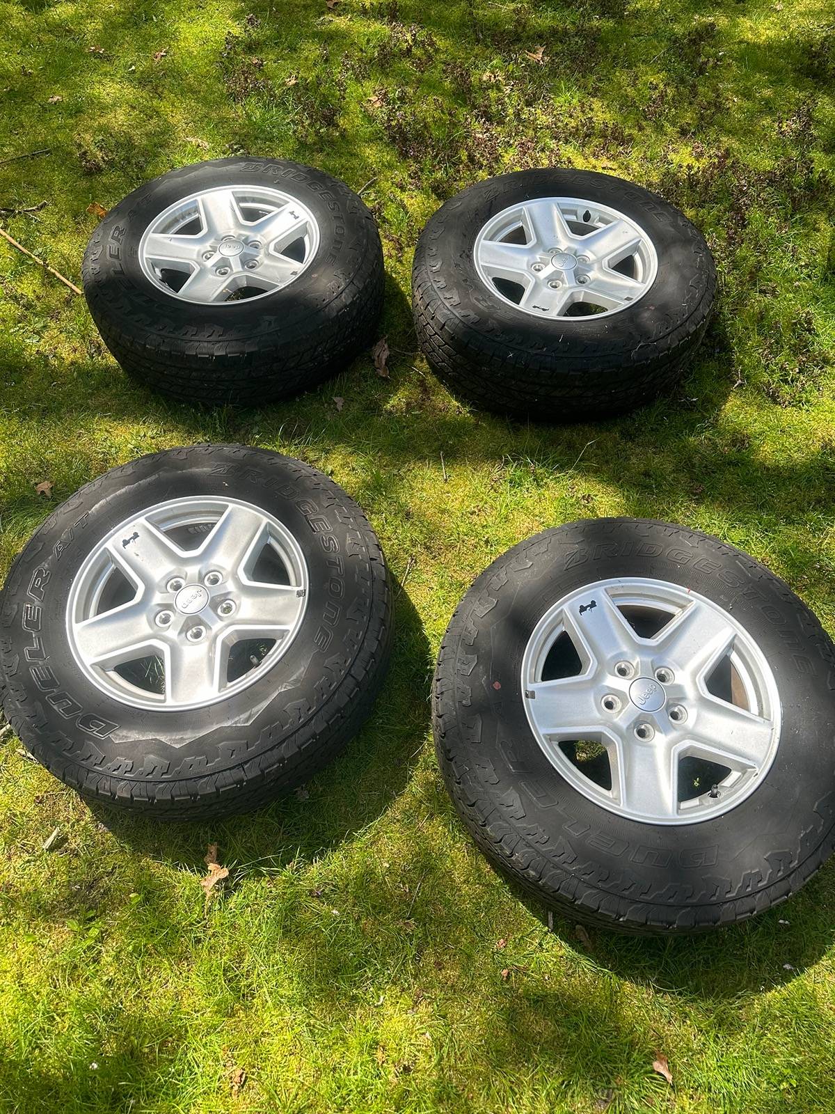 Jeep Gladiator Sport S Wheels stock A/T IMG_5019