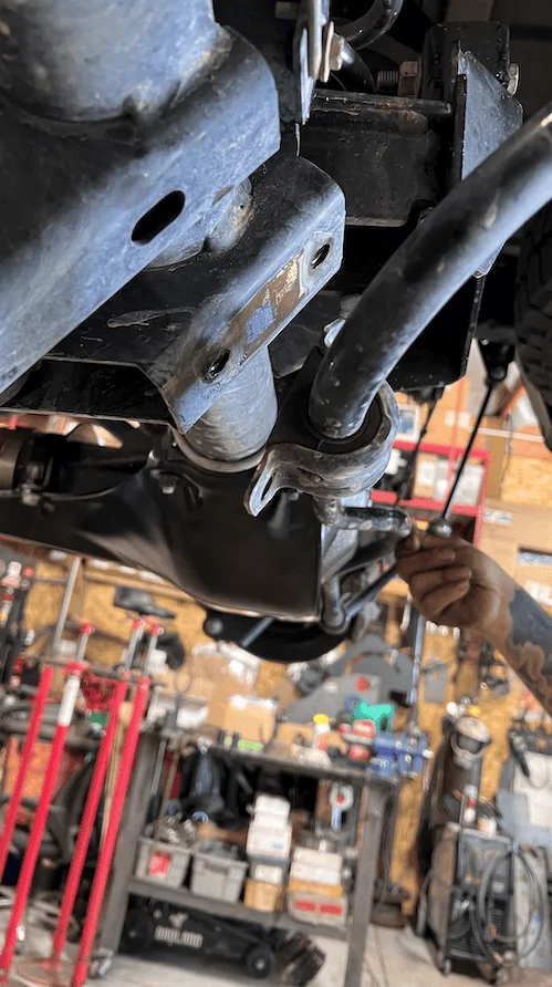 Jeep Gladiator AEV Diff Skid and Diff cover interference with factory sway bar FIXED IMG_6819