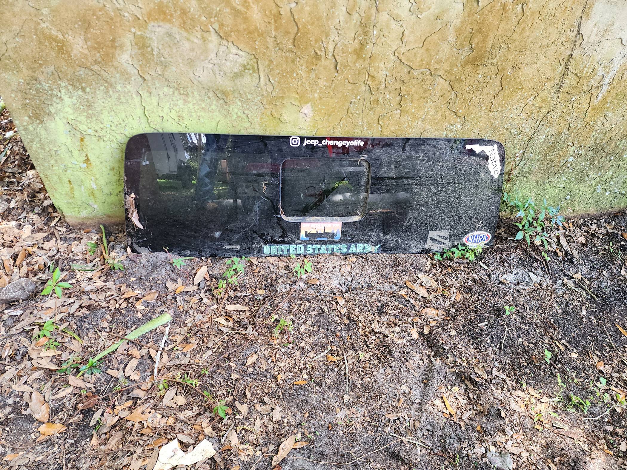Jeep Gladiator Safelite rear window replacement/repair experience? 20240522_130421