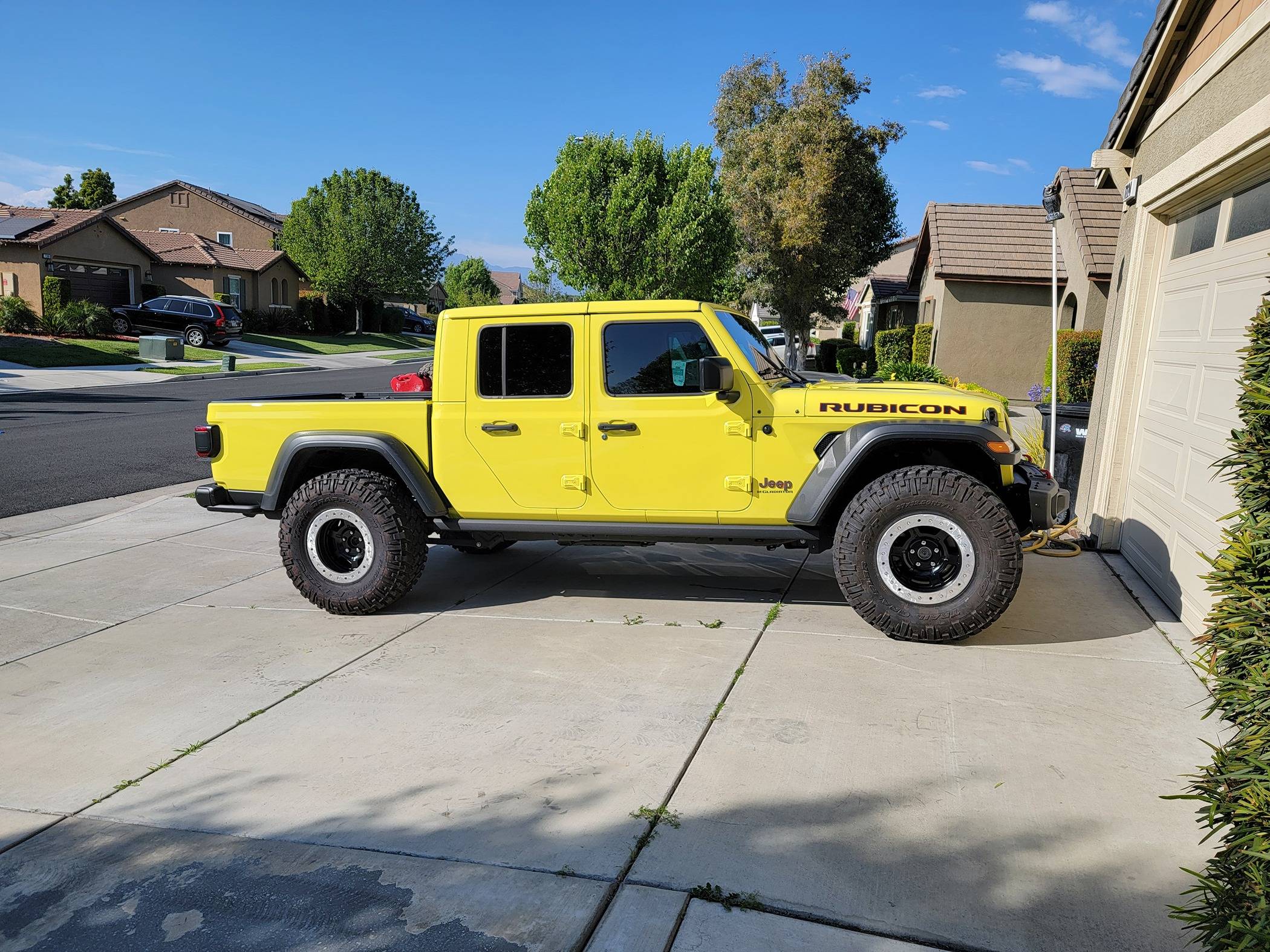 Jeep Gladiator Clayton Overland+ vs. Premium Lift Kits... 20240514_170033[1]