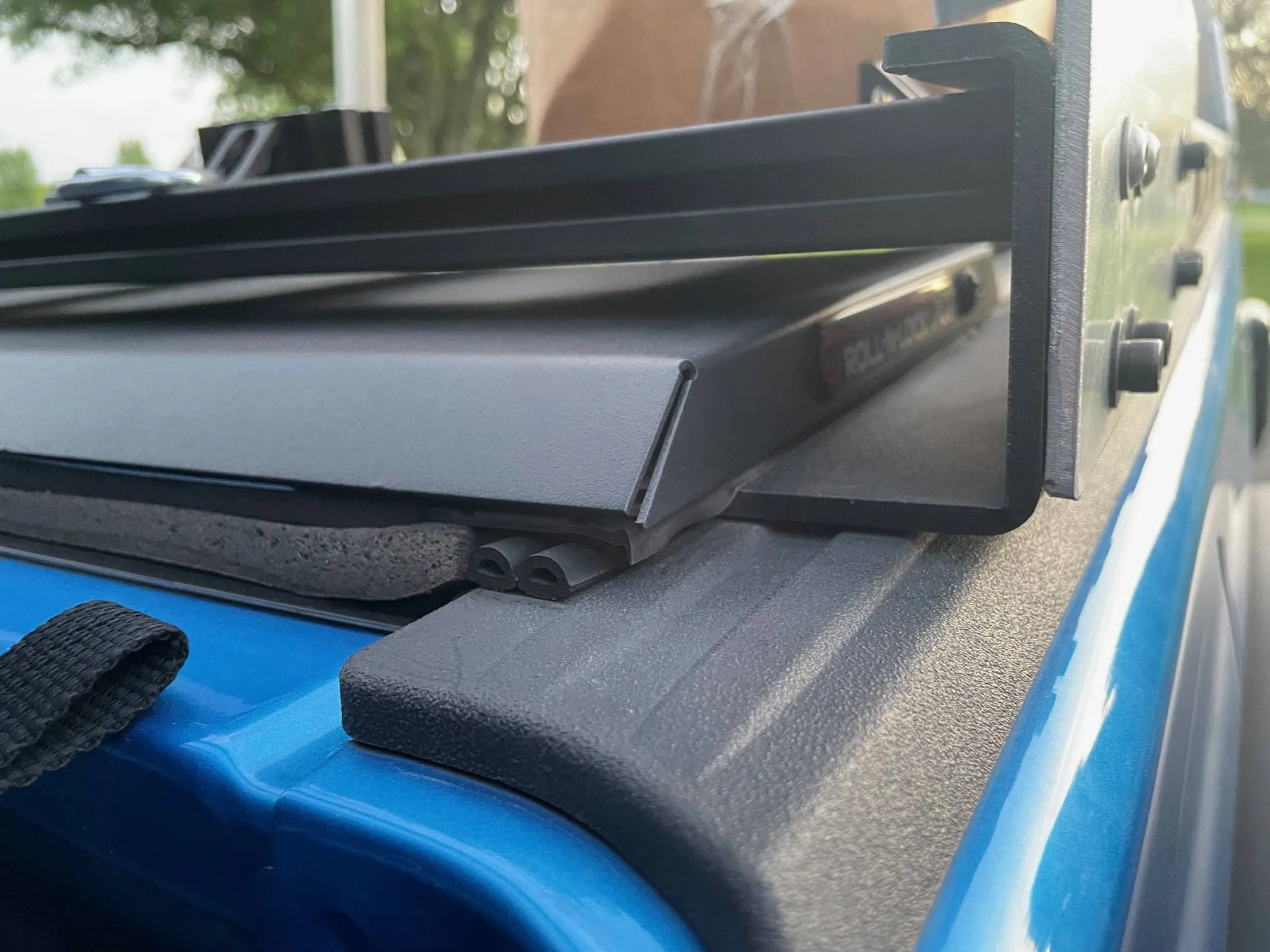 Jeep Gladiator Roll N Lock XT IMG_0062