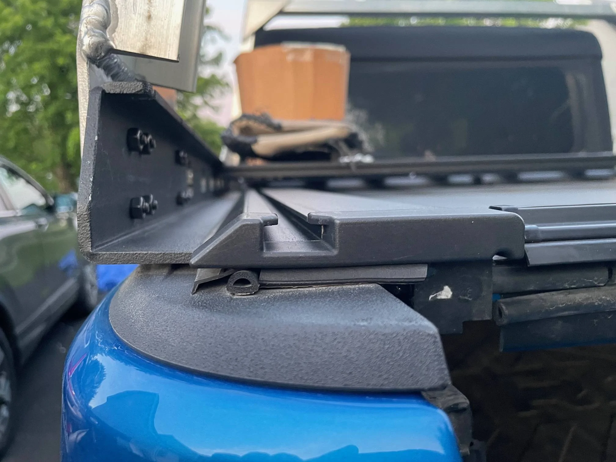 Jeep Gladiator Roll N Lock XT IMG_0057