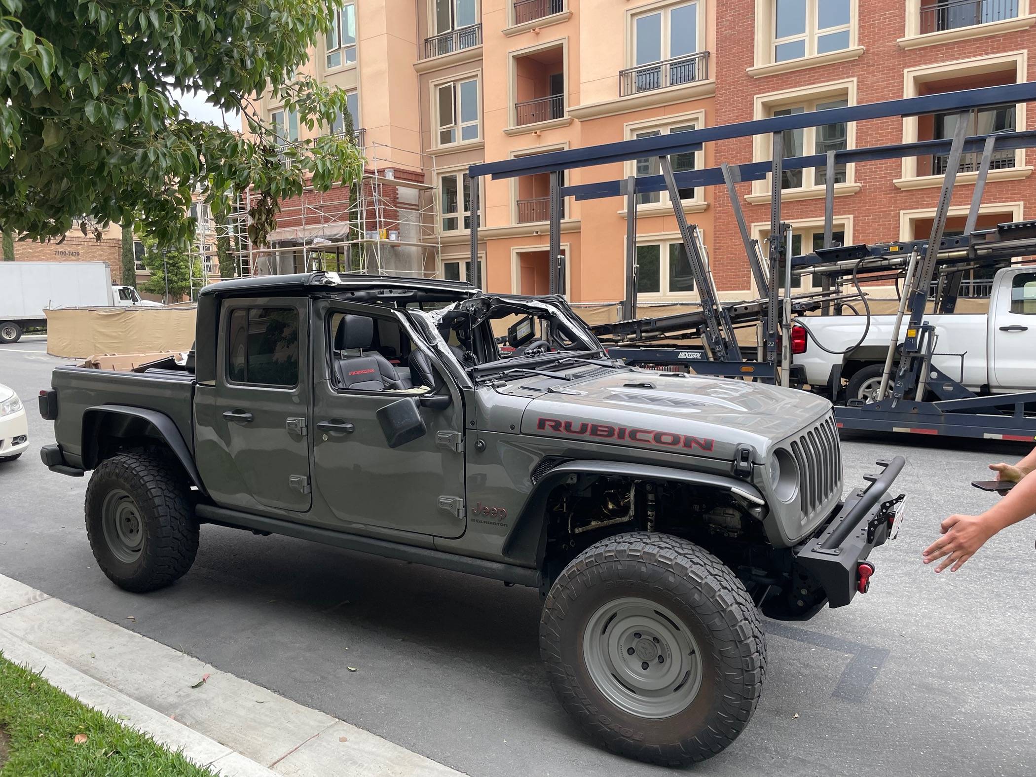 Jeep Gladiator Heartbreaking... My trunk was damaged in transit... Is it totaled? IMG_9410