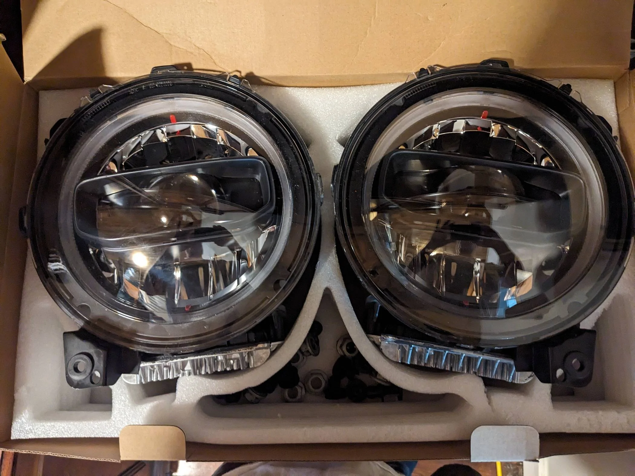 Jeep Gladiator OEM LED headlights PXL_20240523_221614550