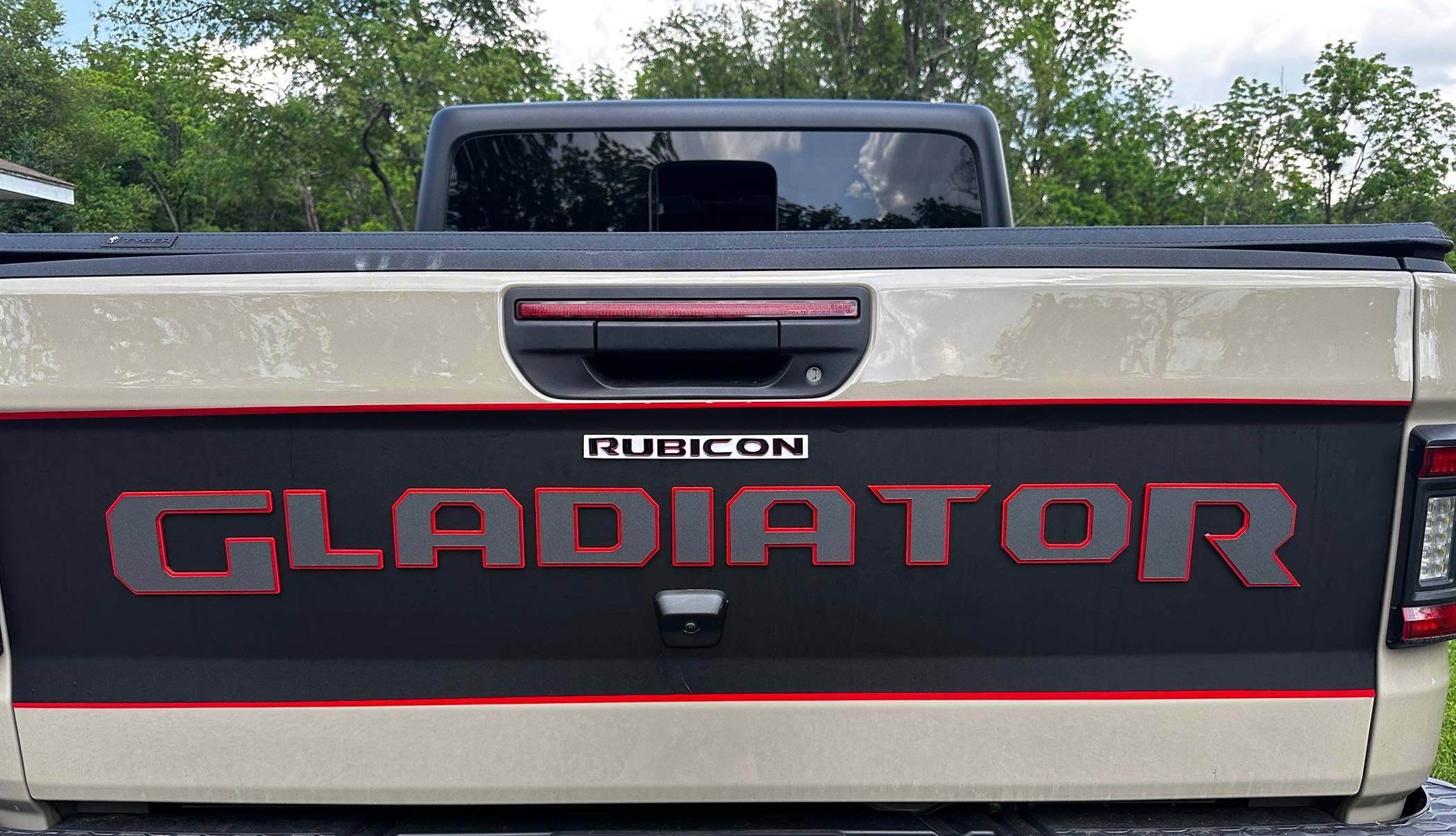 Jeep Gladiator Got a rubicon badge…. Thoughts? IMG_6099