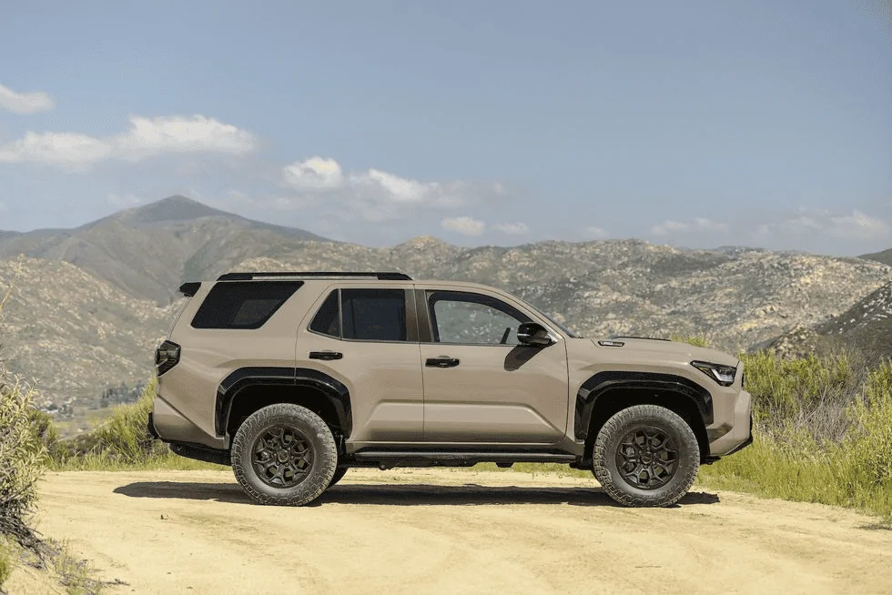 Jeep Gladiator Saw my first 6th gen 4Runner today 1717026408892-3z