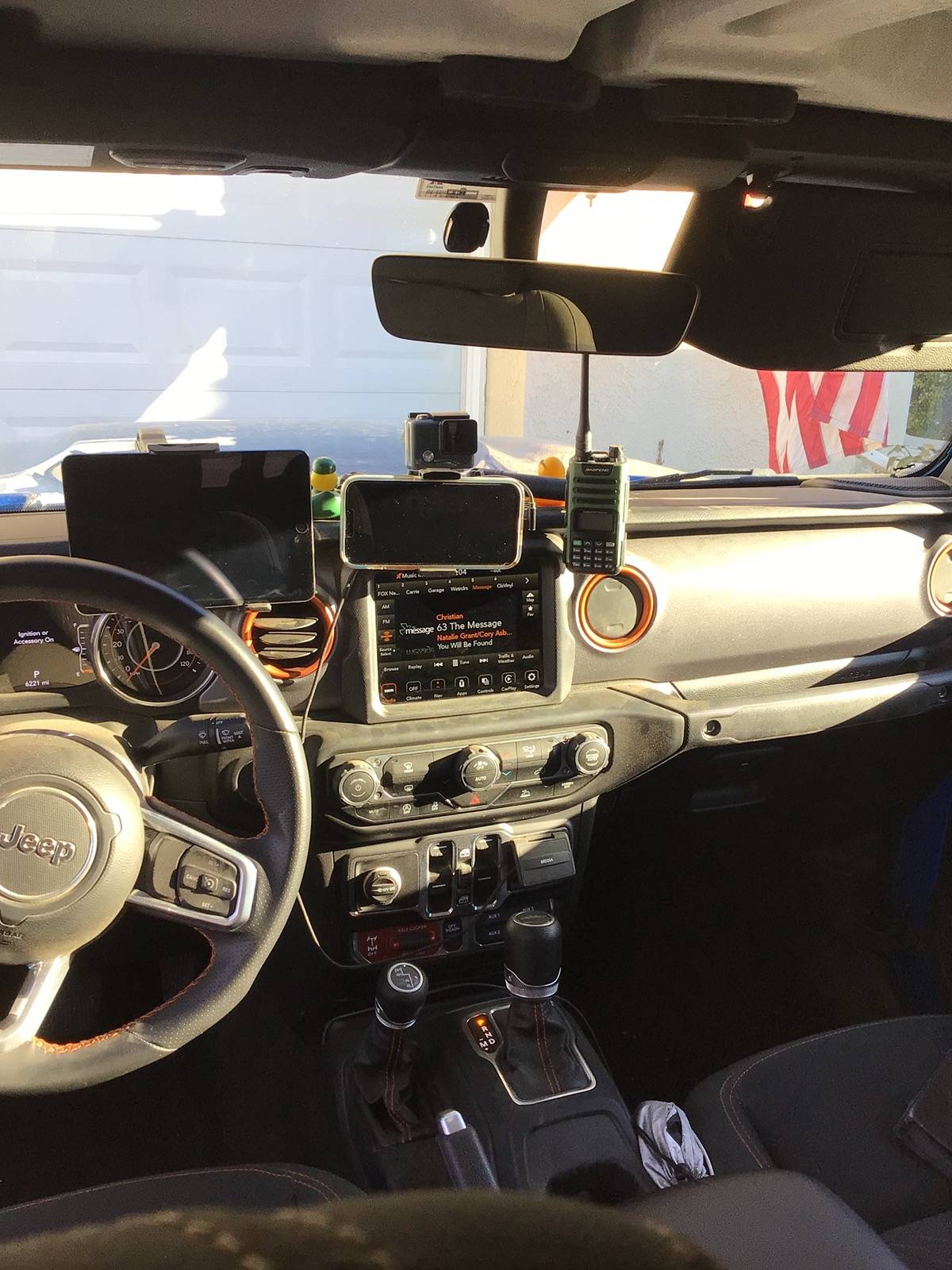 Jeep Gladiator Best dash mount for I pad. IMG_0044