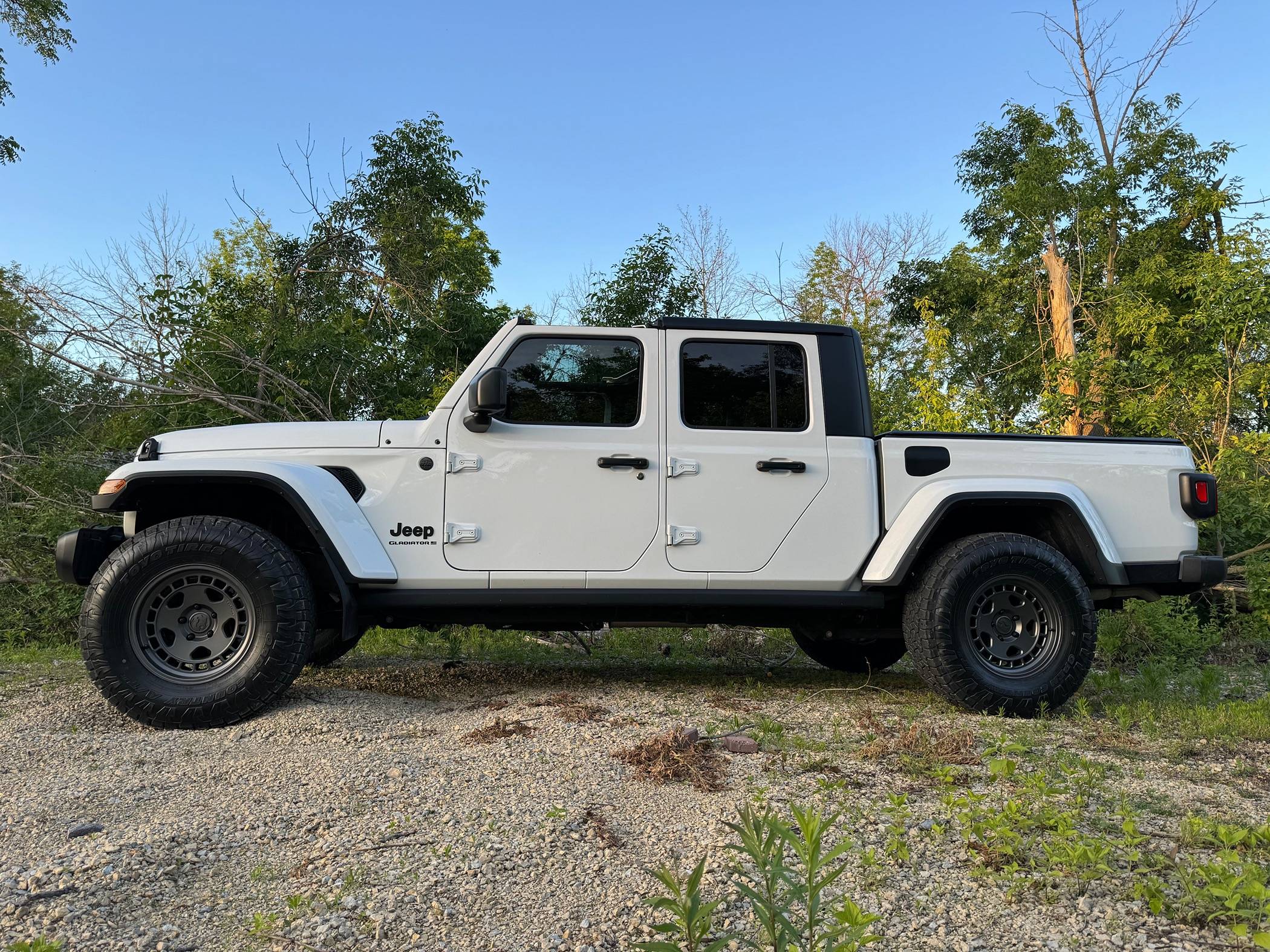 Jeep Gladiator Meet my '23 Sport S. IMG_6828