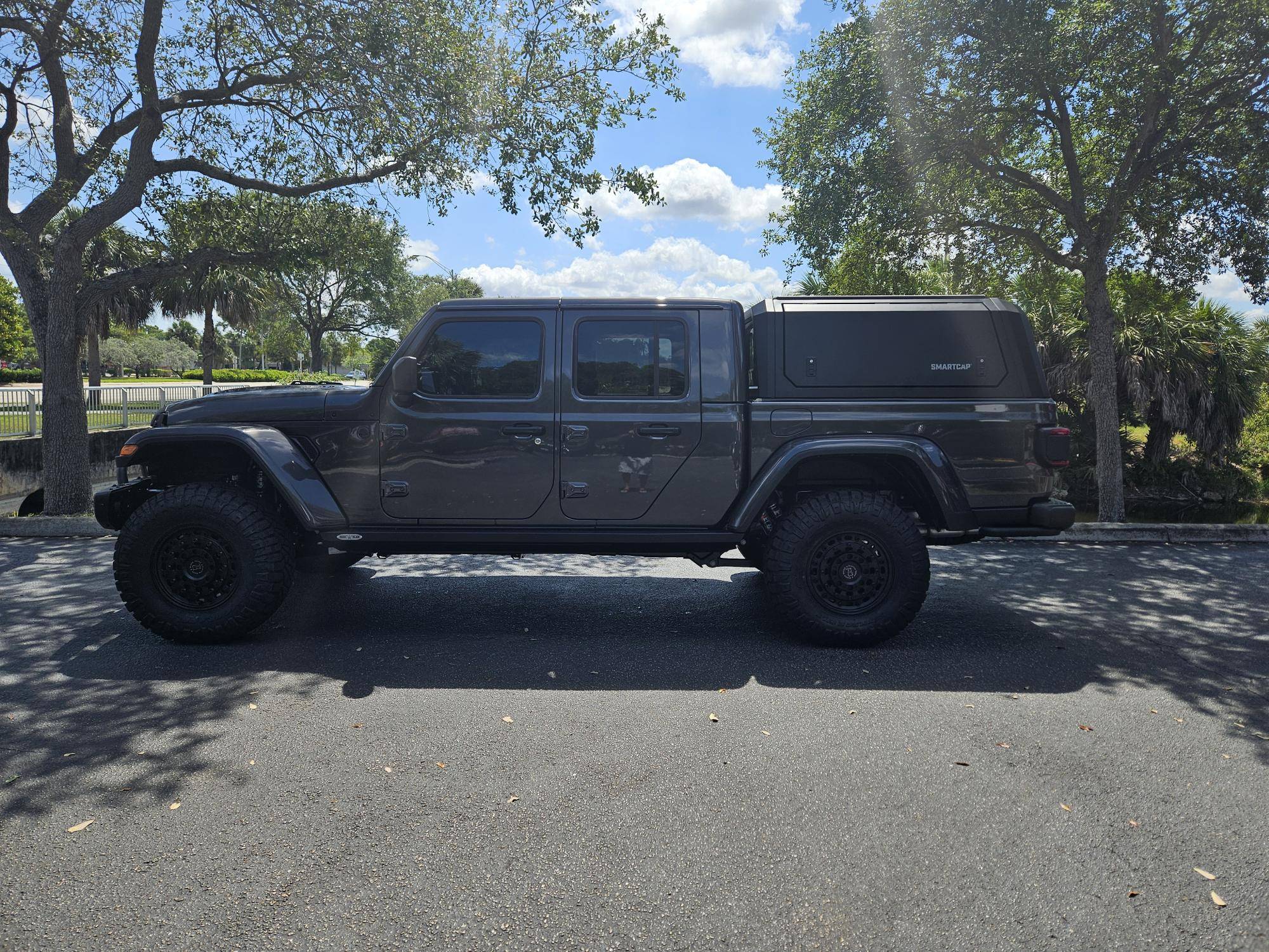 Jeep Gladiator 2024 Mojavicon to be 1000000913