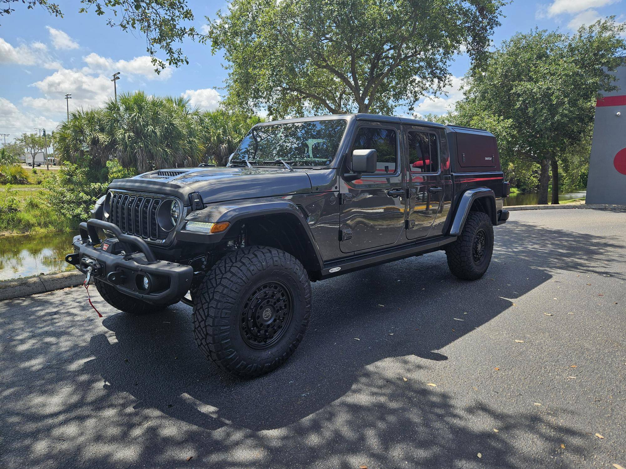 Jeep Gladiator 2024 Mojavicon to be 1000000914