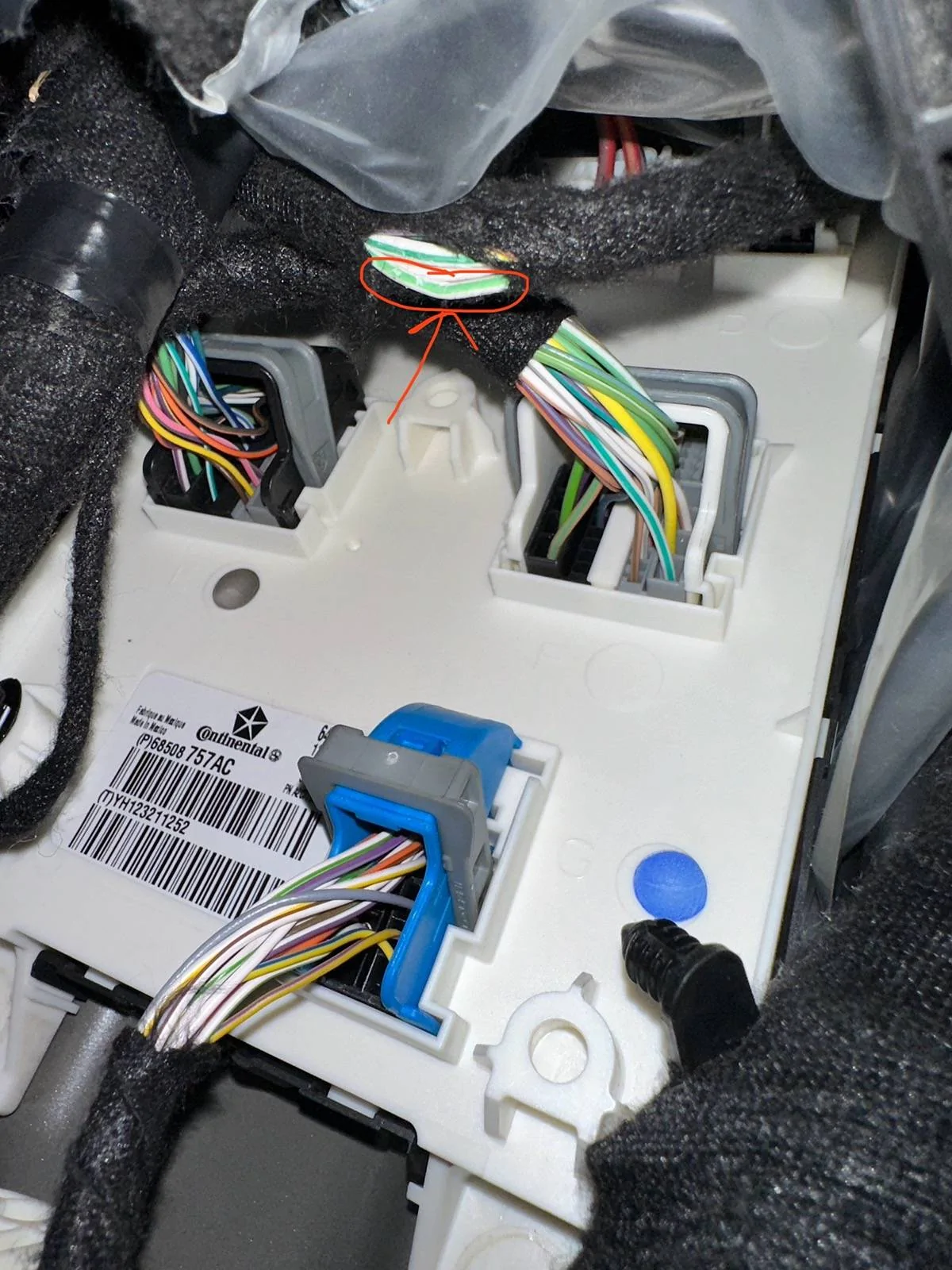Jeep Gladiator Trigger wire for turn signal / blind spot cameras IMG_3320