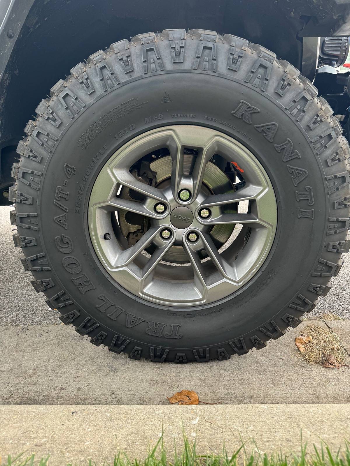 Jeep Gladiator 4 gunmetal gray Quadratec 41 Rims Stock Center cap and Lugnuts. IMG_0729