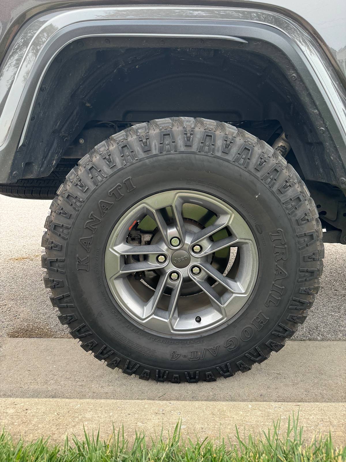 Jeep Gladiator 4 gunmetal gray Quadratec 41 Rims Stock Center cap and Lugnuts. IMG_0730