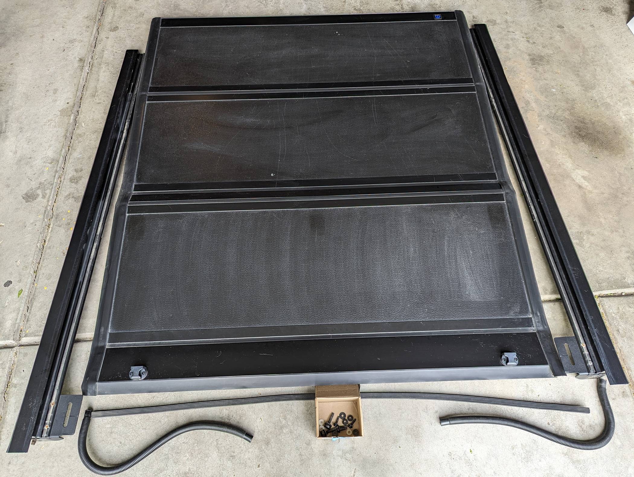 Jeep Gladiator Mopar Hard Tri-Fold Tonneau Cover - $500 PXL_20240602_223955575.MP