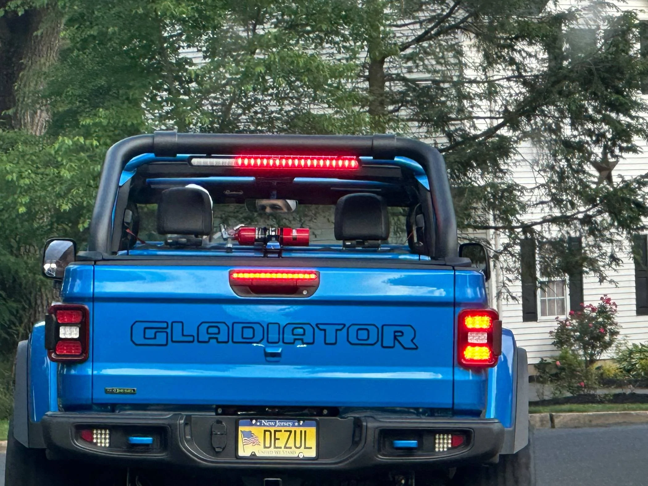Jeep Gladiator Quick question, what is this brake light? IMG_3716