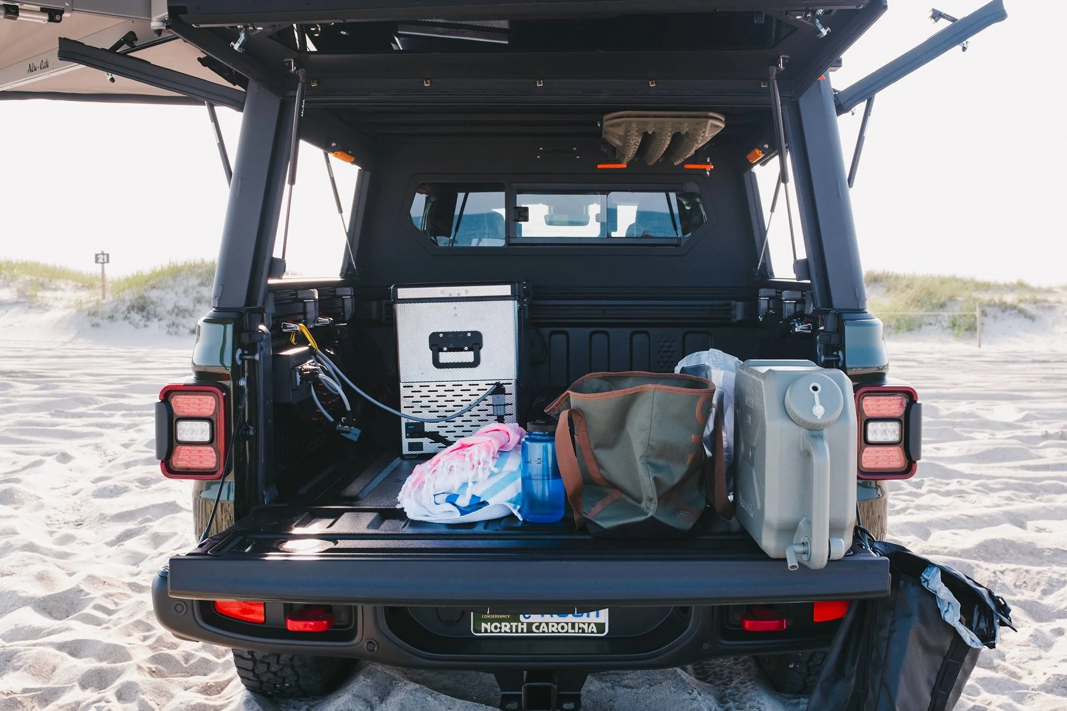Jeep Gladiator Alu-Cab Contour Canopy Roll Call - not Camper _DSF6439
