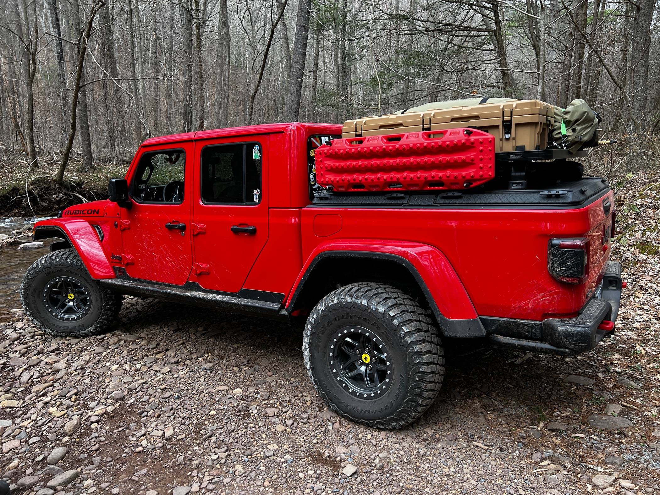 Jeep Gladiator Rocketbox or the like over the bed. IMG_1215