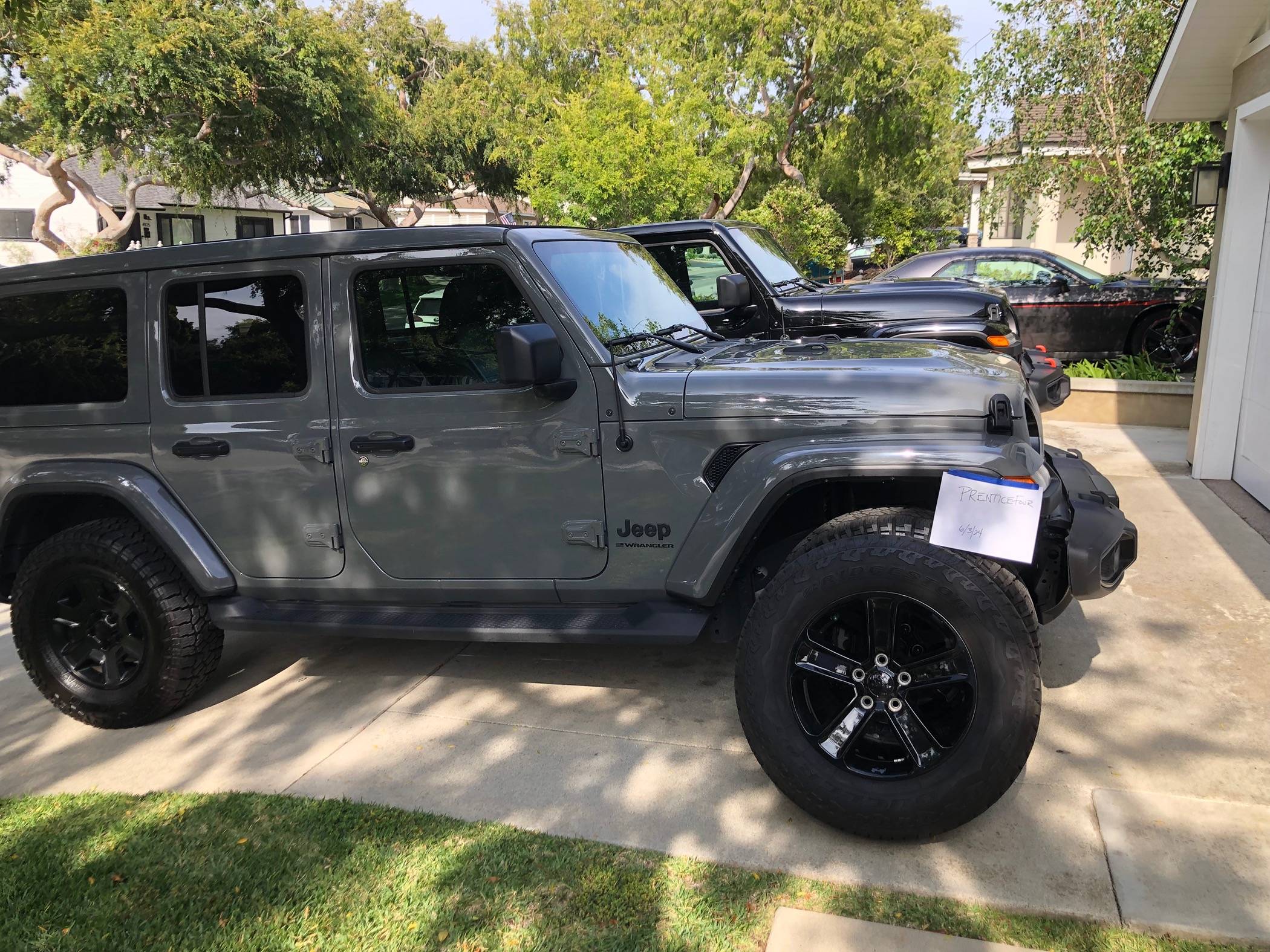 Jeep Gladiator Accessories for my 2023 Gladiator that were never installed. D150696B-DD7D-4067-BDEF-BE7A51146646
