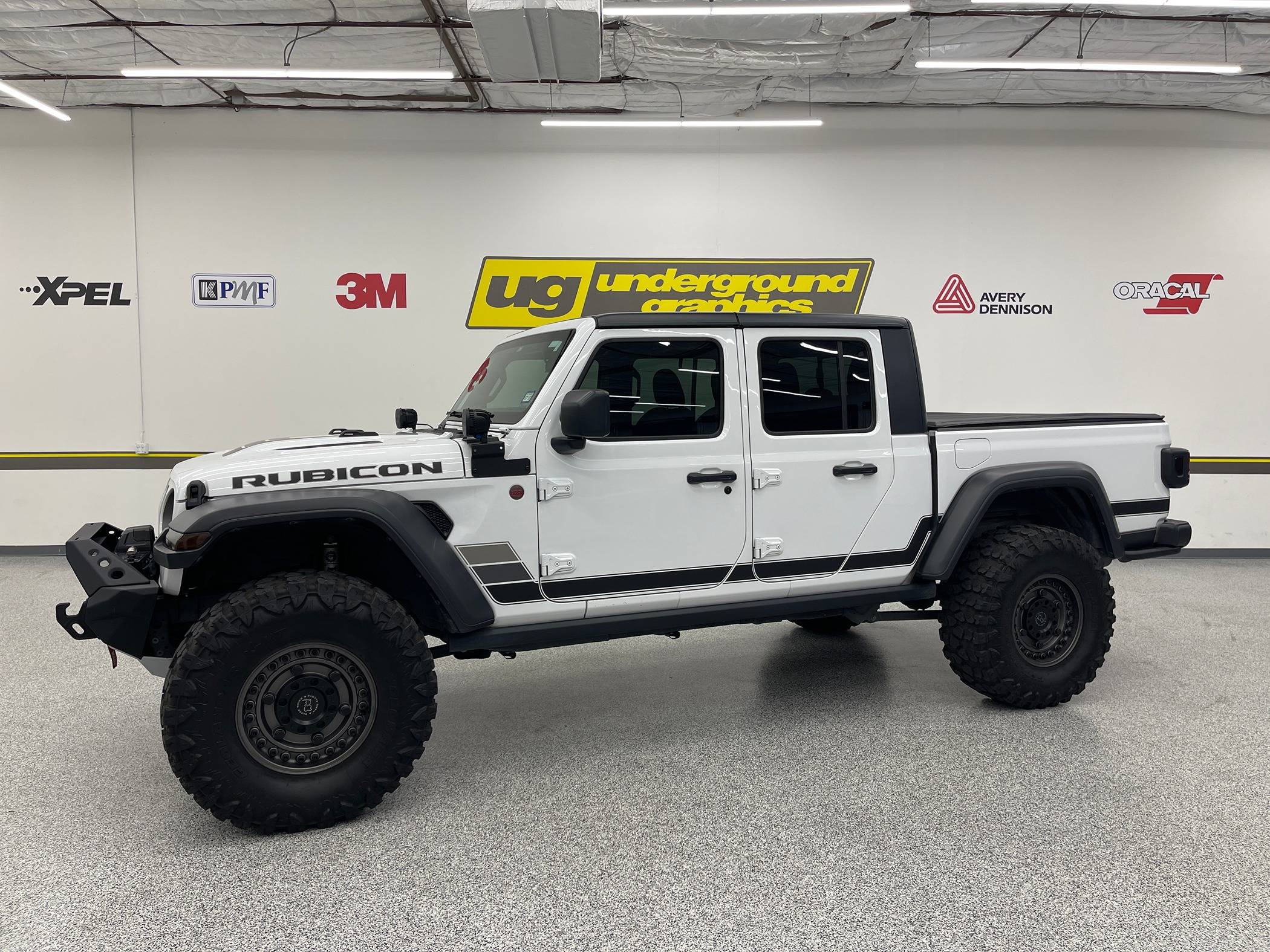 Jeep Gladiator Retro decal striping Scrambler v2 01.JPG