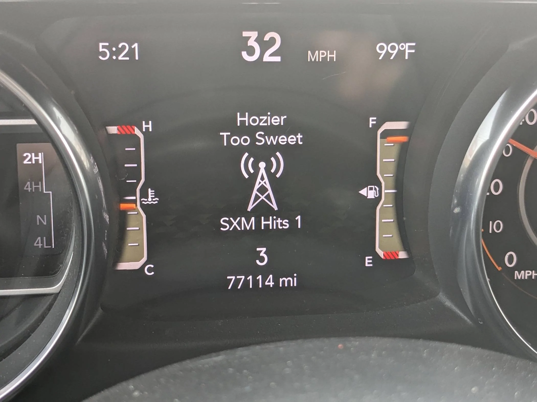 Jeep Gladiator New gauge cluster feature - manual transmission gear indicator display PXL_20240605_222157380