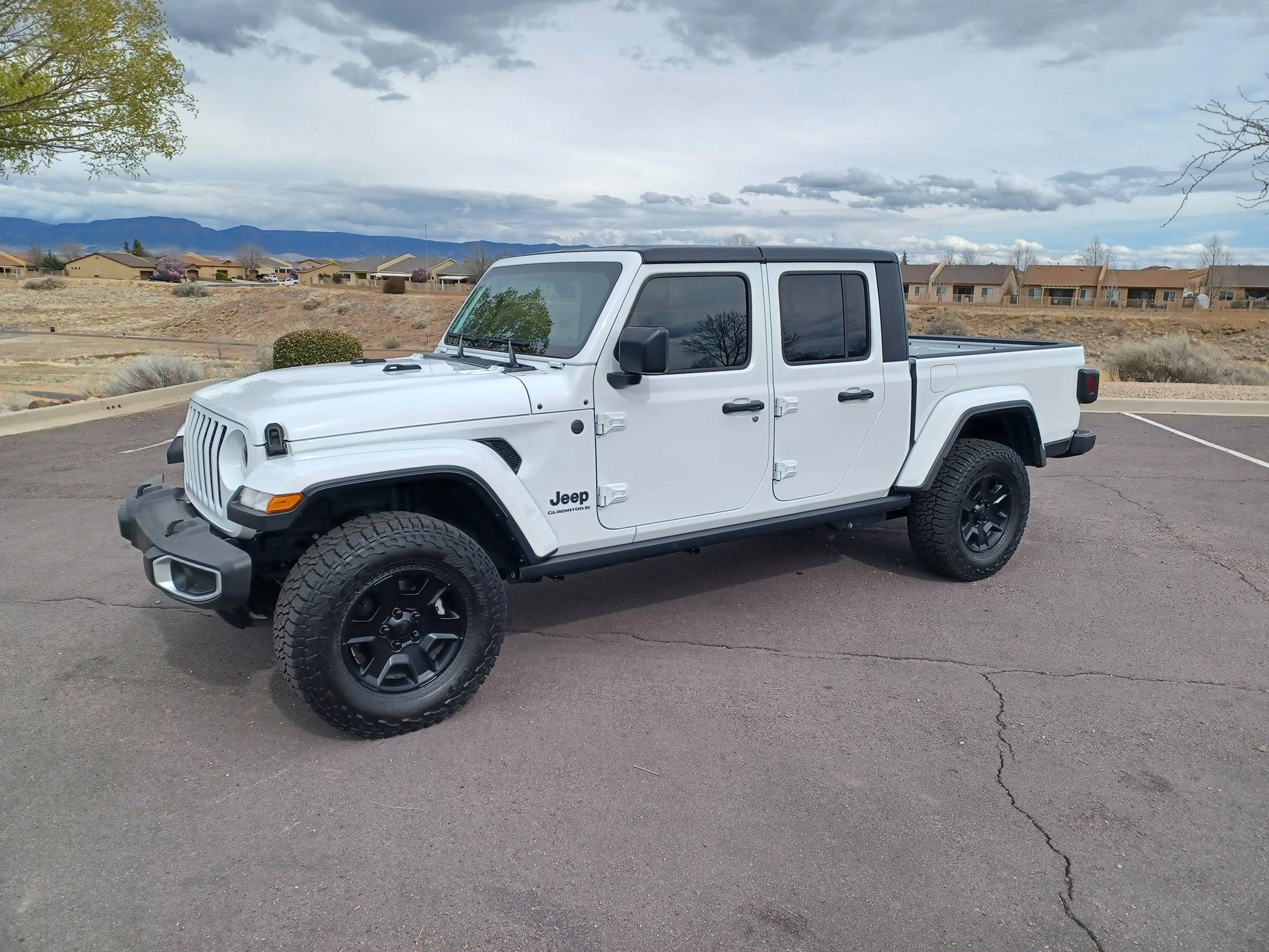 Jeep Gladiator Case for mild (2” max) suspension lift vs. 35s 20240323_151251
